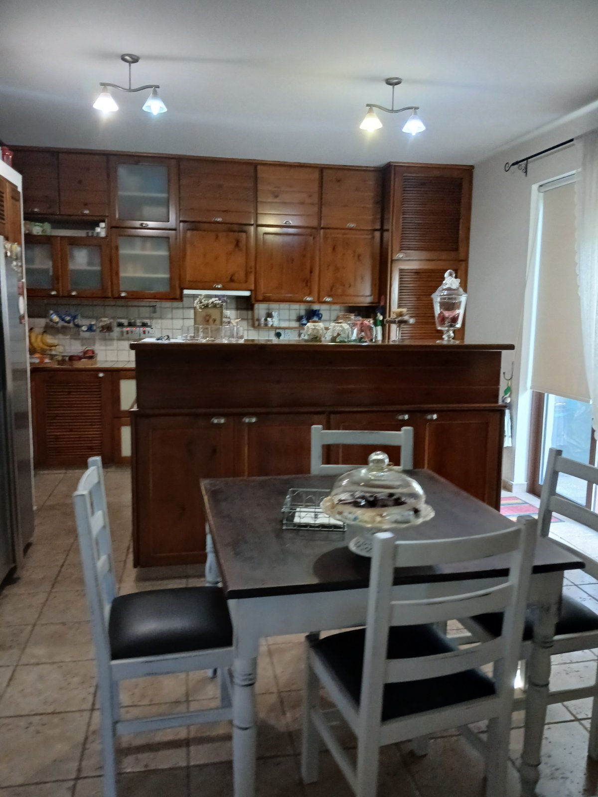 Spacious 4-Bedroom House with Attic image 5