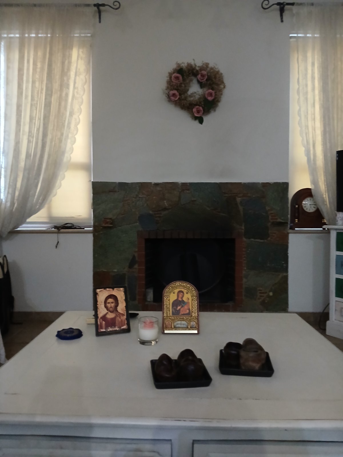 Spacious 4-Bedroom House with Attic image 2