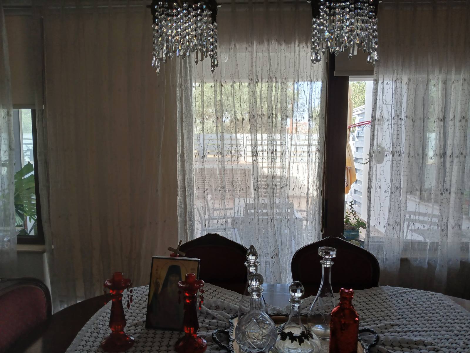 Spacious 4-Bedroom House with Attic image 4