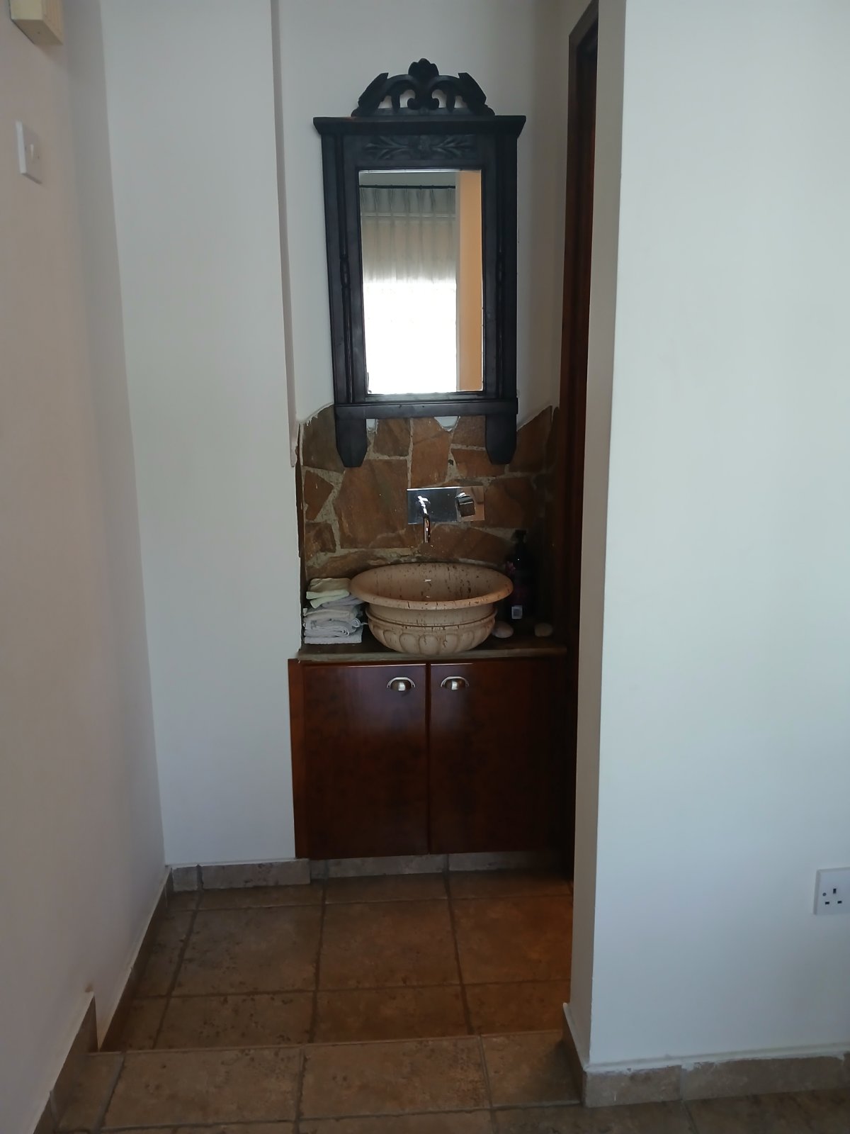 Spacious 4-Bedroom House with Attic image 16