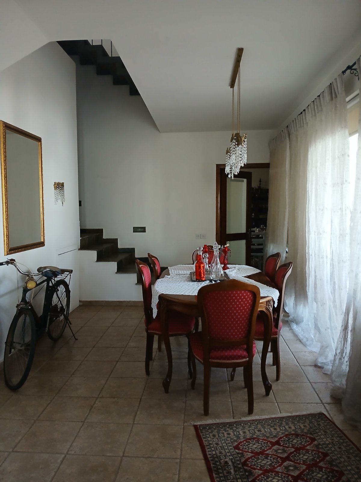 Spacious 4-Bedroom House with Attic image 13