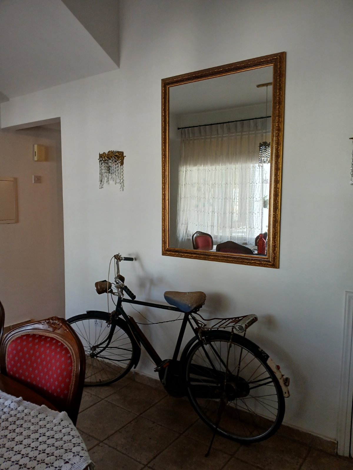 Spacious 4-Bedroom House with Attic image 10