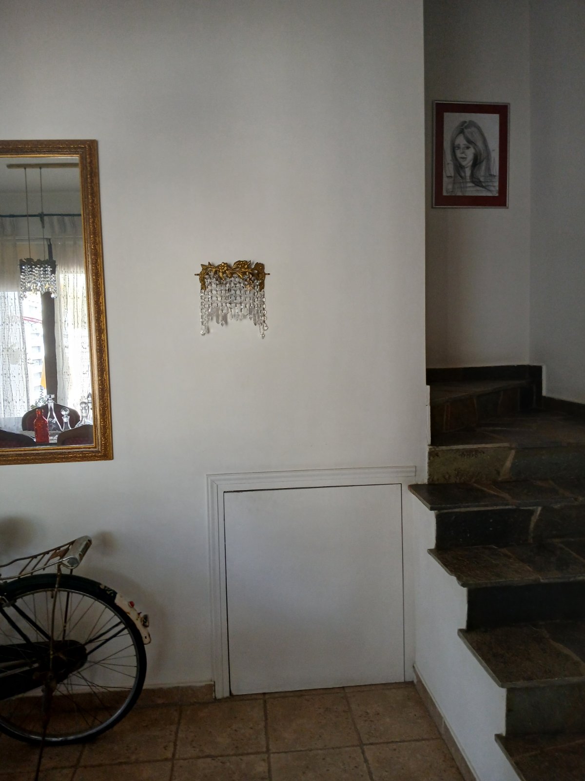 Spacious 4-Bedroom House with Attic image 14