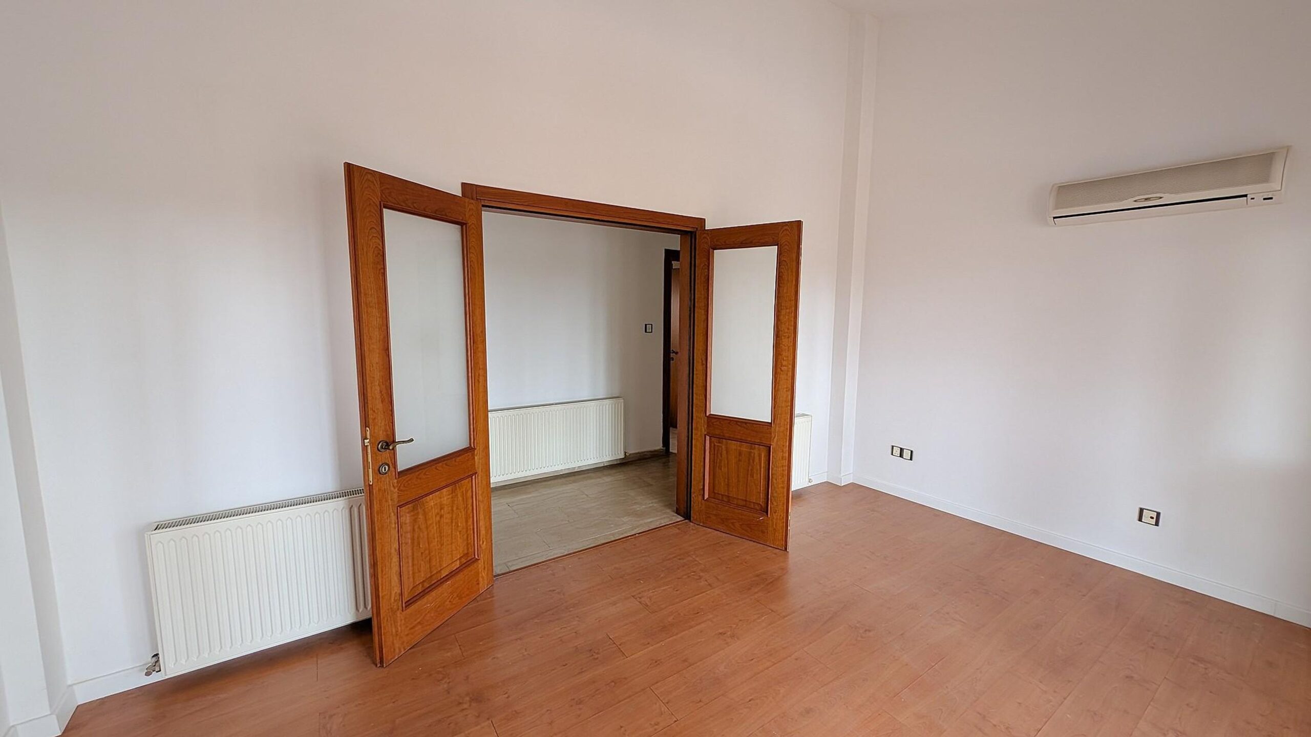 Luxury Two-Storey Mansion - Latsia (Agios Georgios), Nicosia image 4