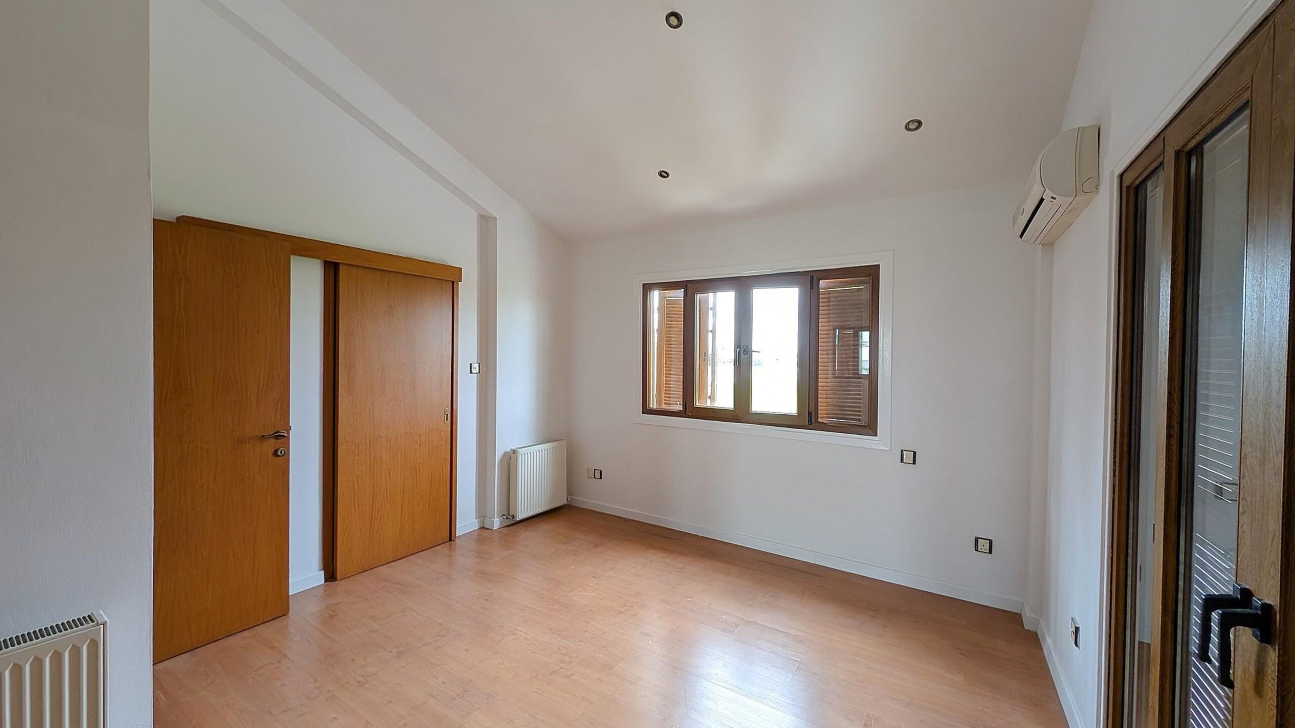 Luxury Two-Storey Mansion - Latsia (Agios Georgios), Nicosia image 31