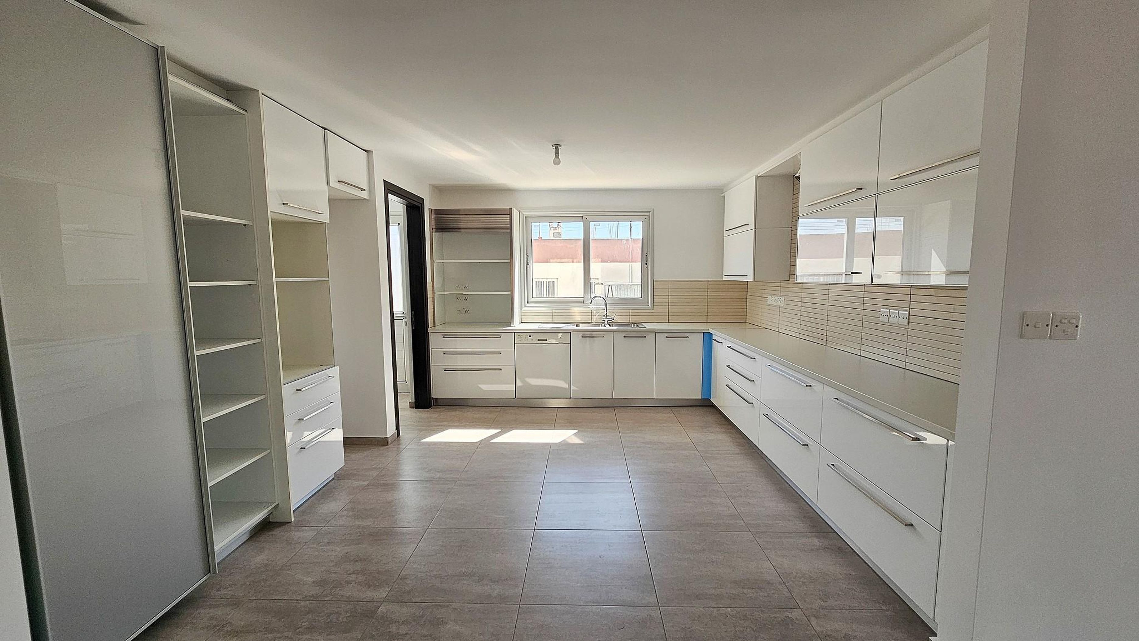 Spacious Ground-Floor Home with Attic – Peristerona image 24