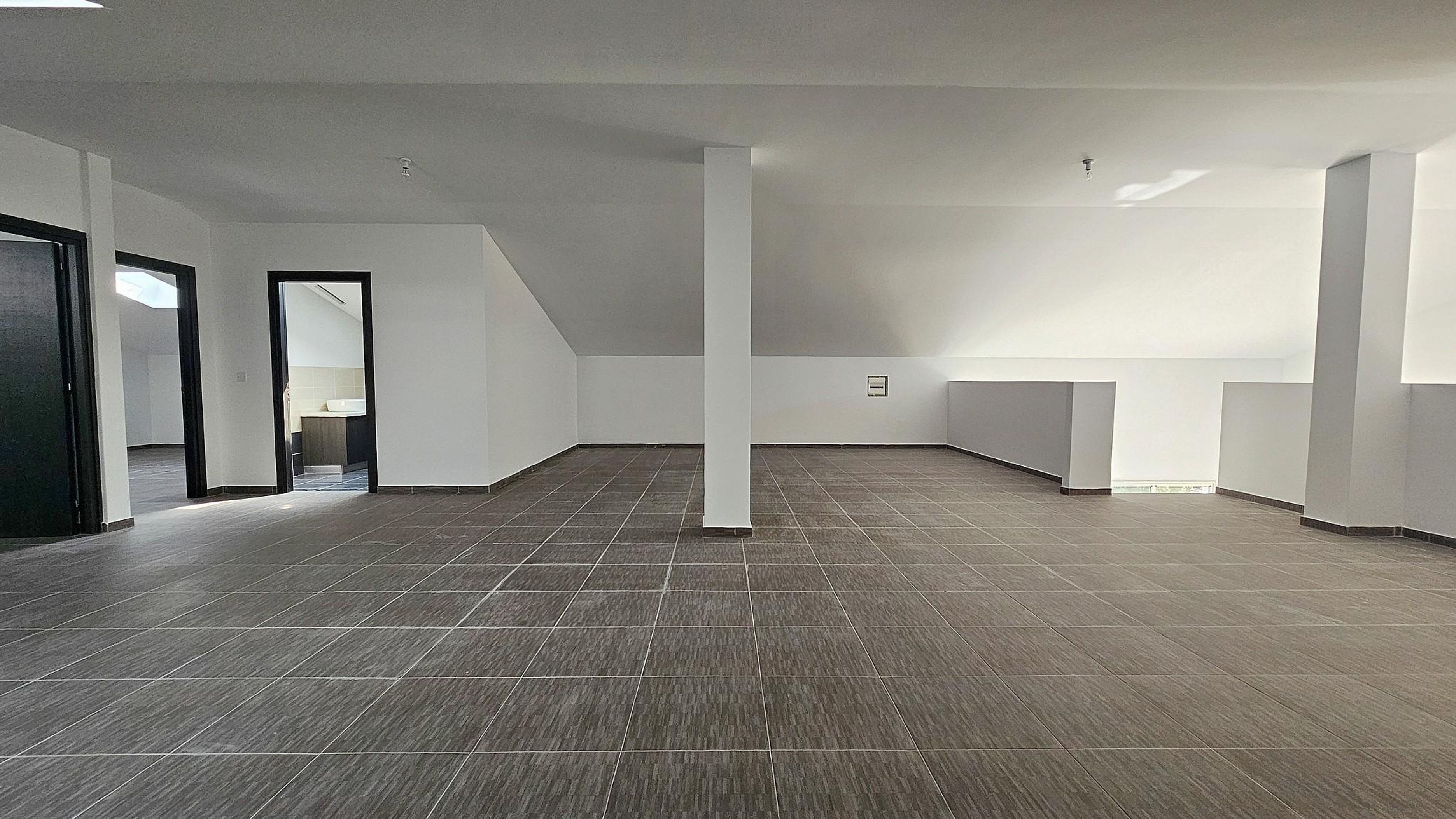 Spacious Ground-Floor Home with Attic – Peristerona image 25