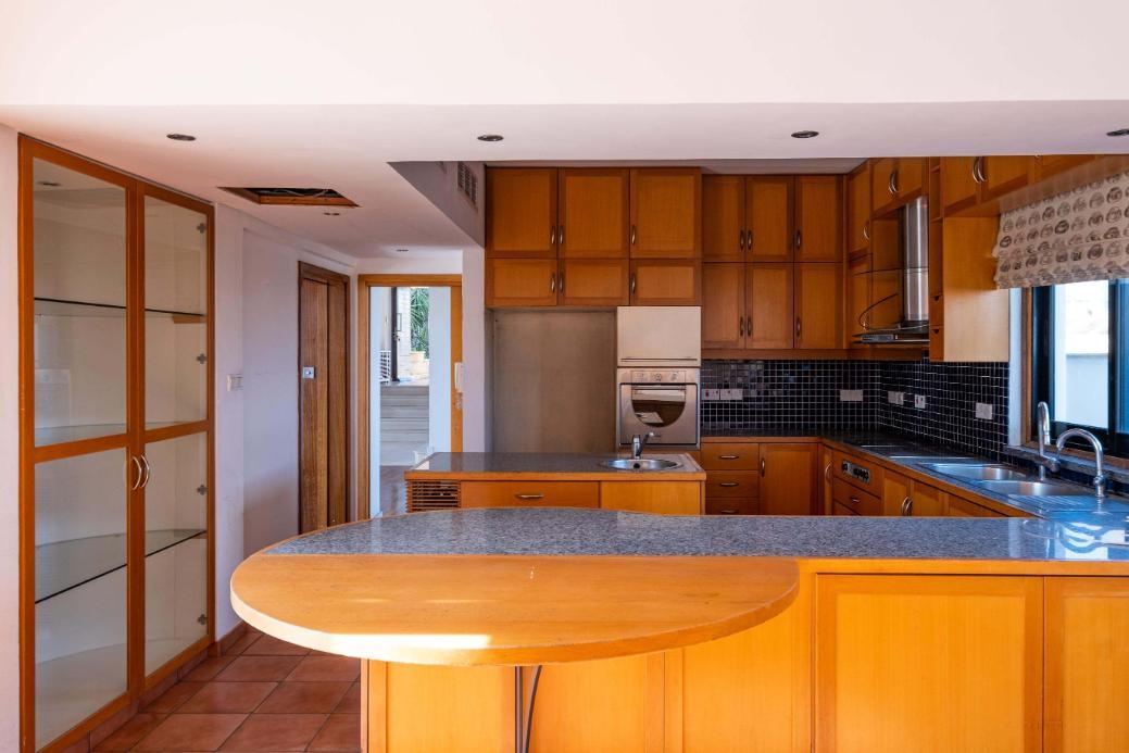 4 bedroom house in Agios Vasileios, Strovolos, Nicosia image 15