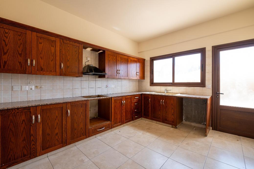 3 bedroom house in Agios Theodoros, Larnaca image 17