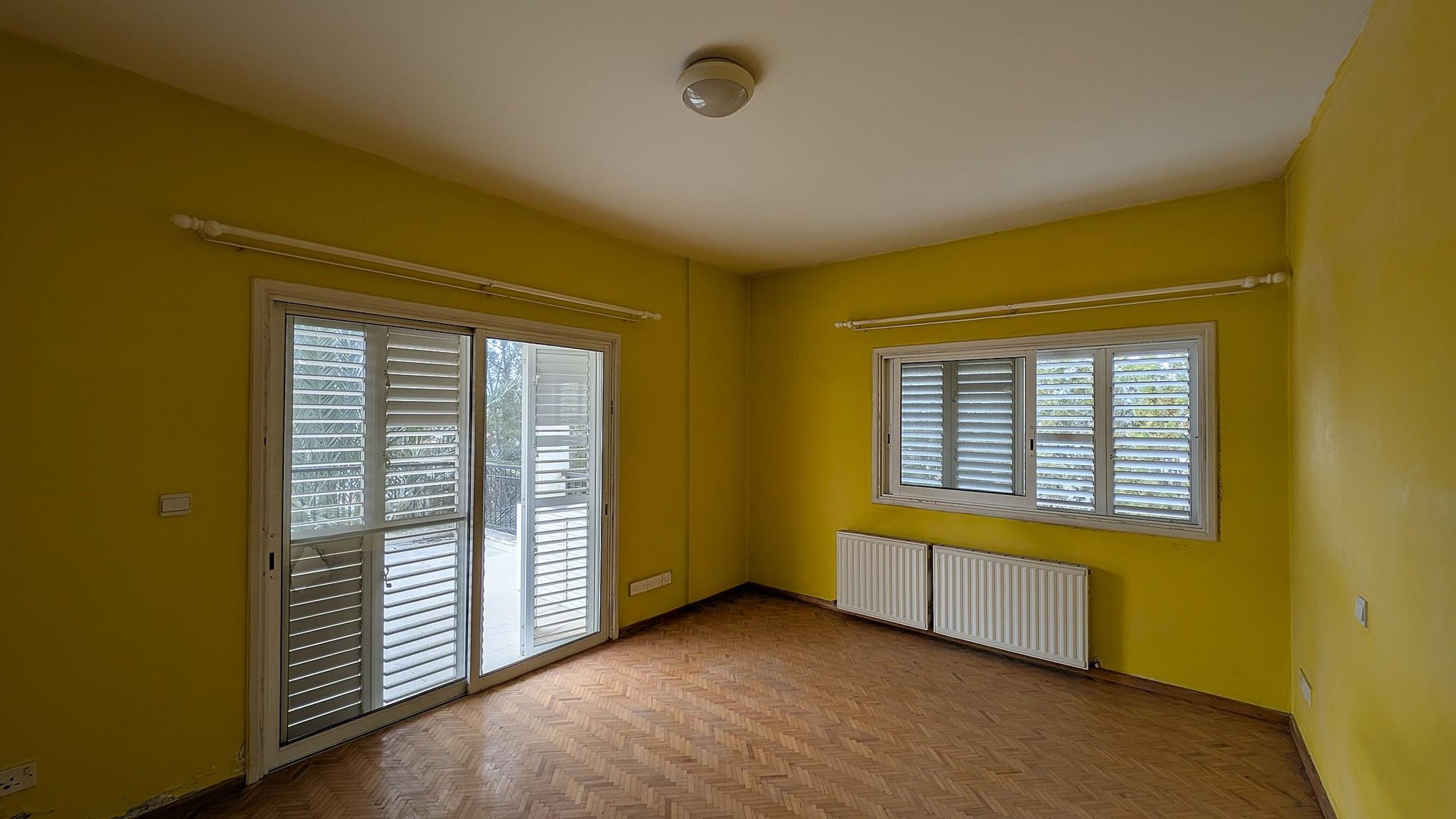 4-Bedroom Detached Villa with Pool & Loft in Egkomi, Nicosia image 8