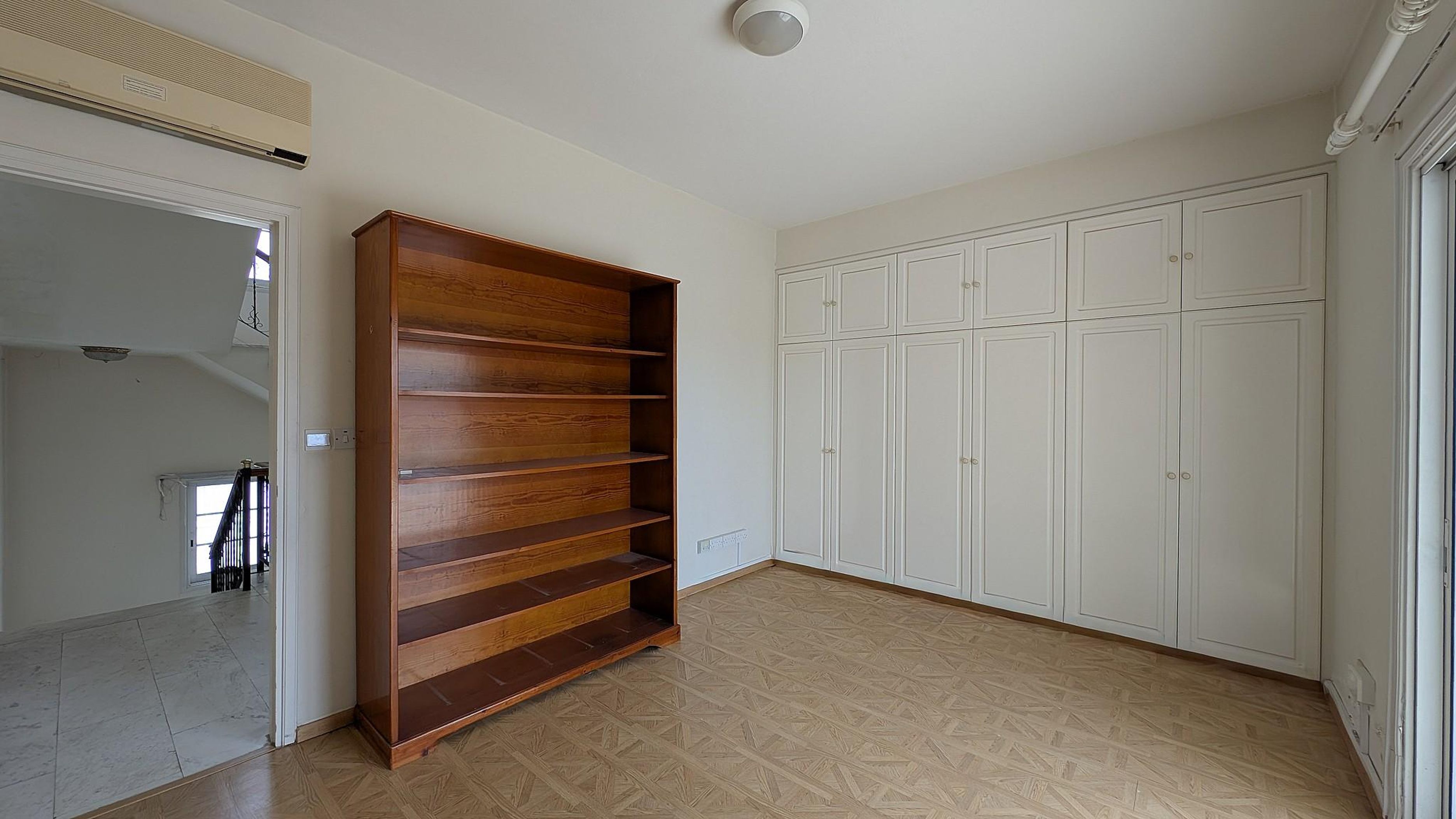 4-Bedroom Detached Villa with Pool & Loft in Egkomi, Nicosia image 9