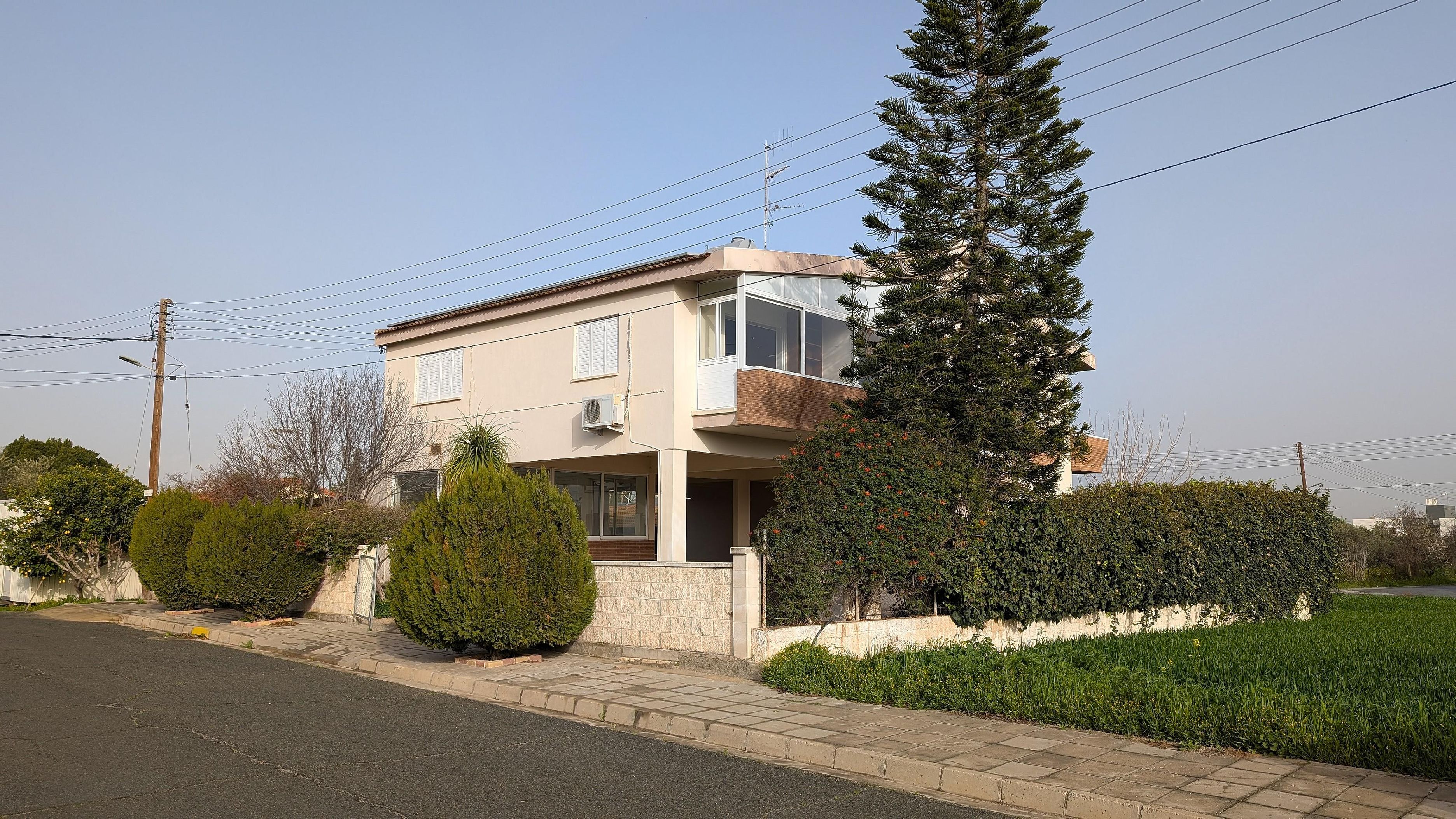 4-Bedroom Detached House in Pera Chorio, Nicosia image 4