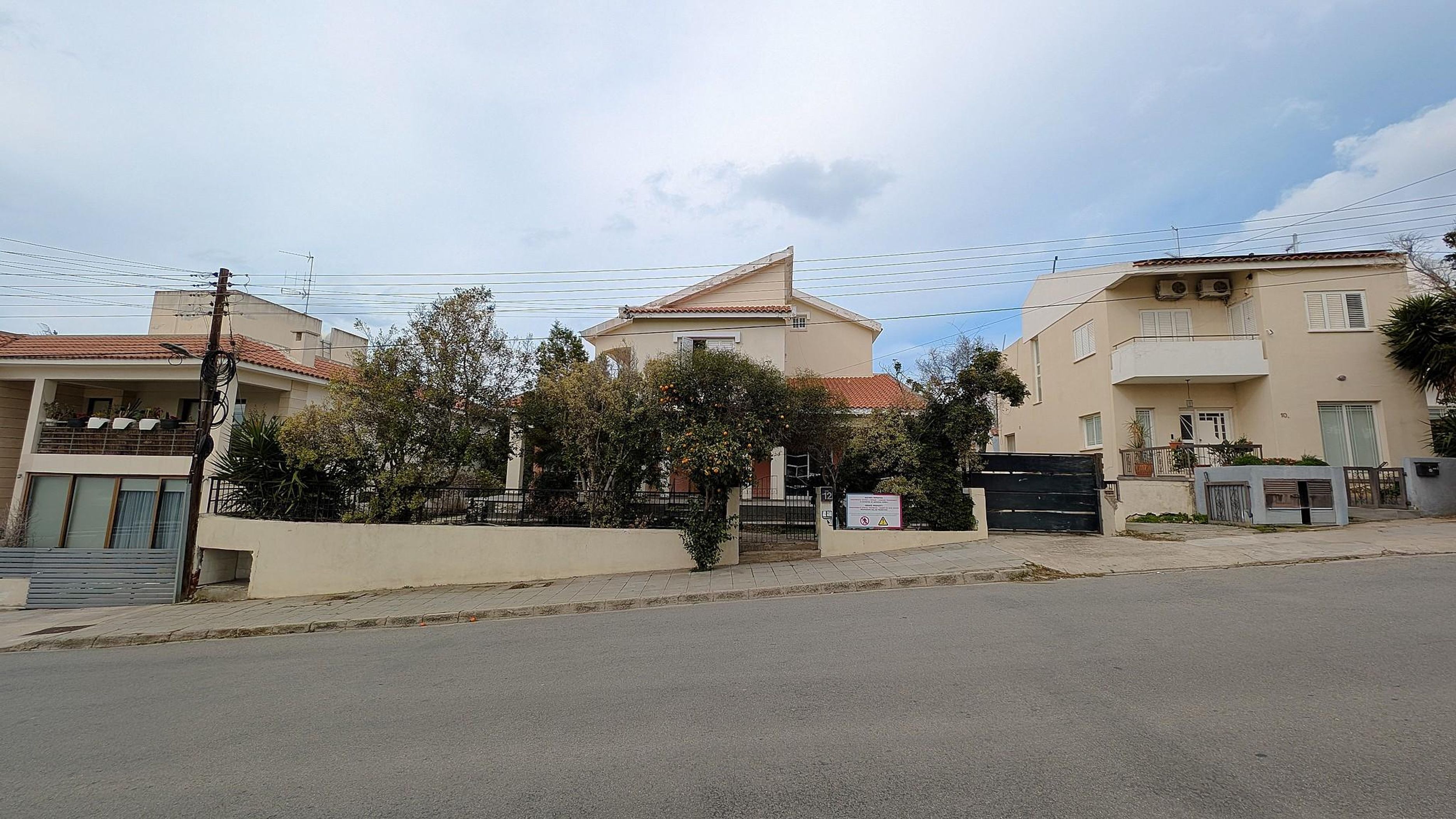4-Bedroom Detached Villa with Pool & Loft in Egkomi, Nicosia image 5