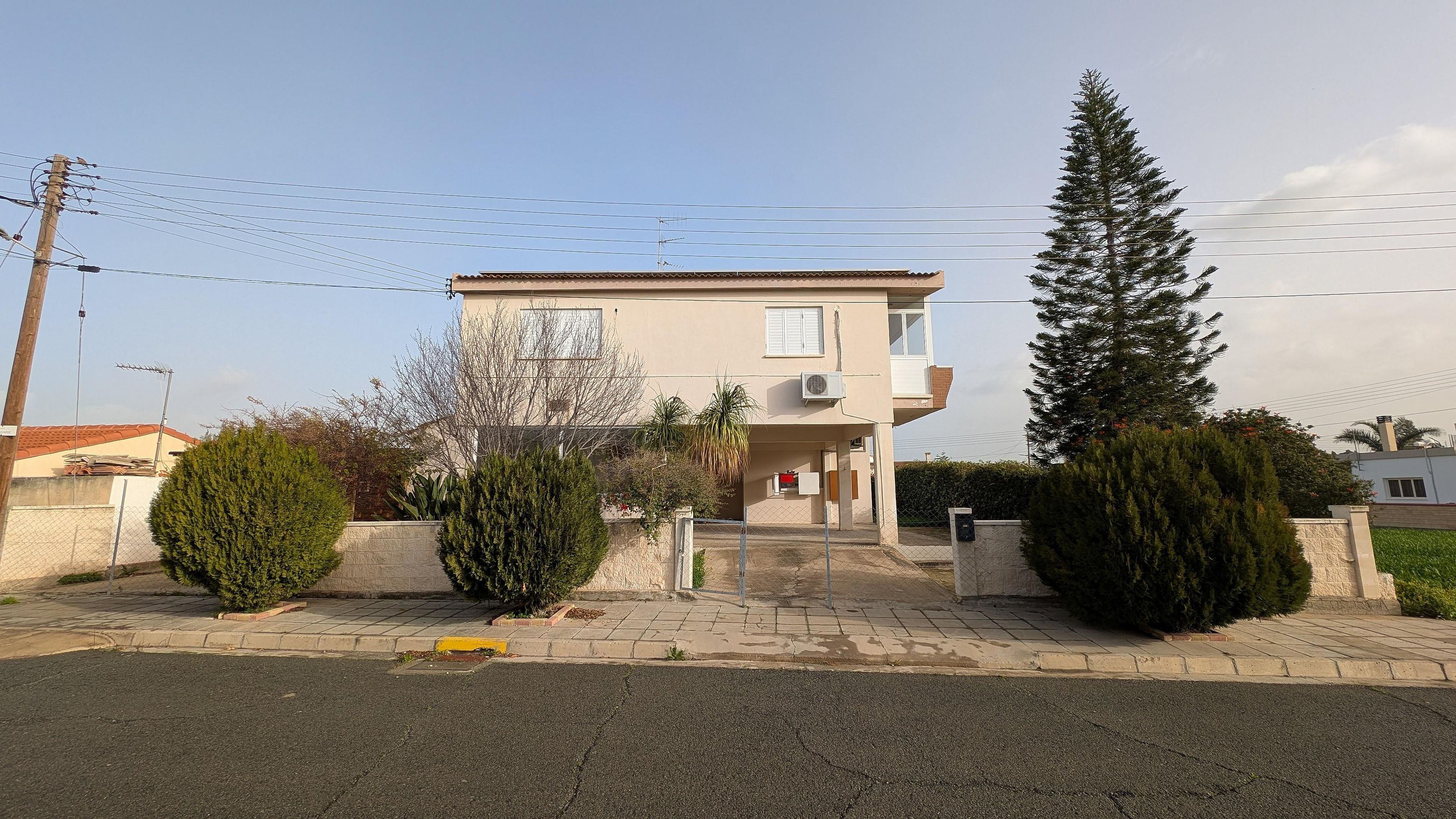 4-Bedroom Detached House in Pera Chorio, Nicosia image 5