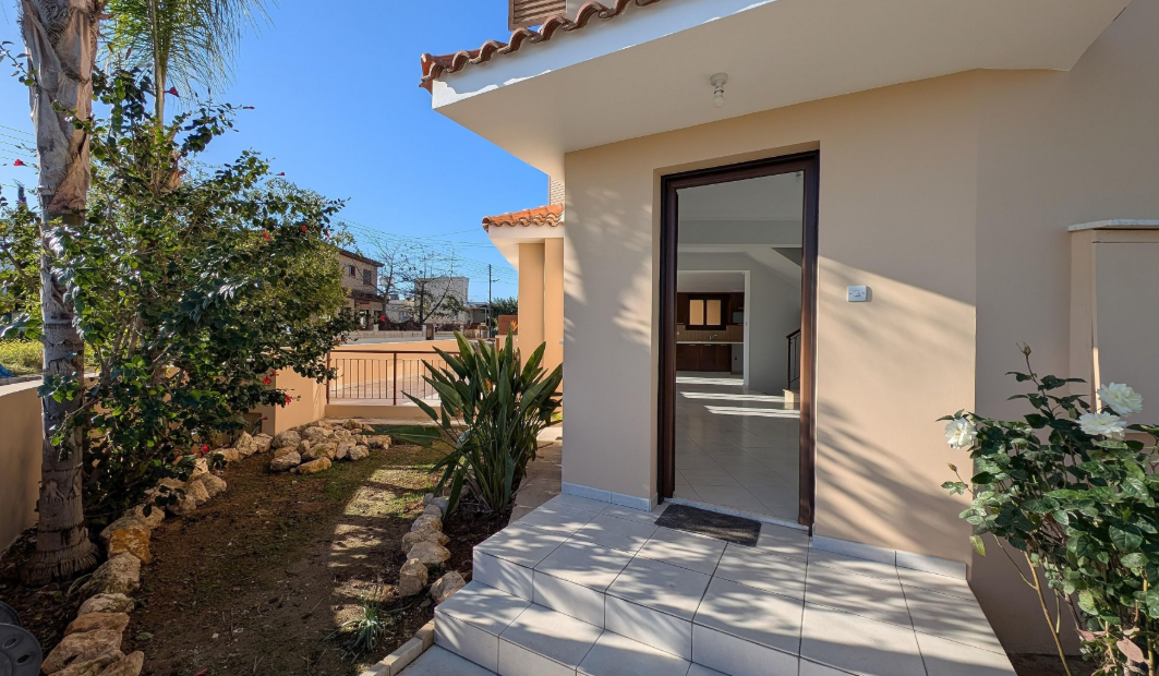 3 bedroom two-story house - Psimolofou, Nicosia image 3