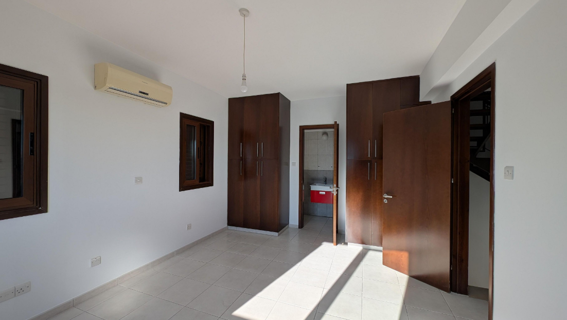 3 bedroom two-story house - Psimolofou, Nicosia image 9