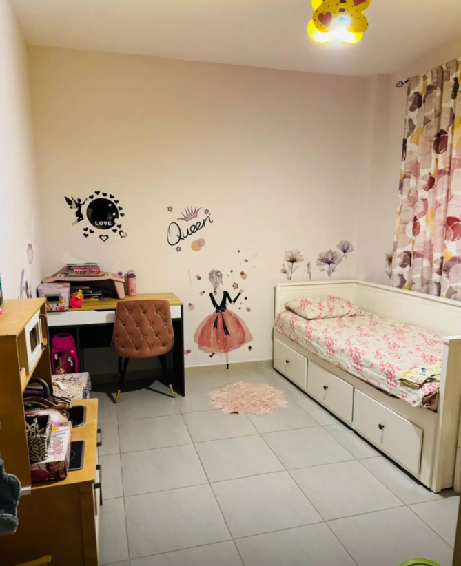 Three-bedroom apartment for sale image 9