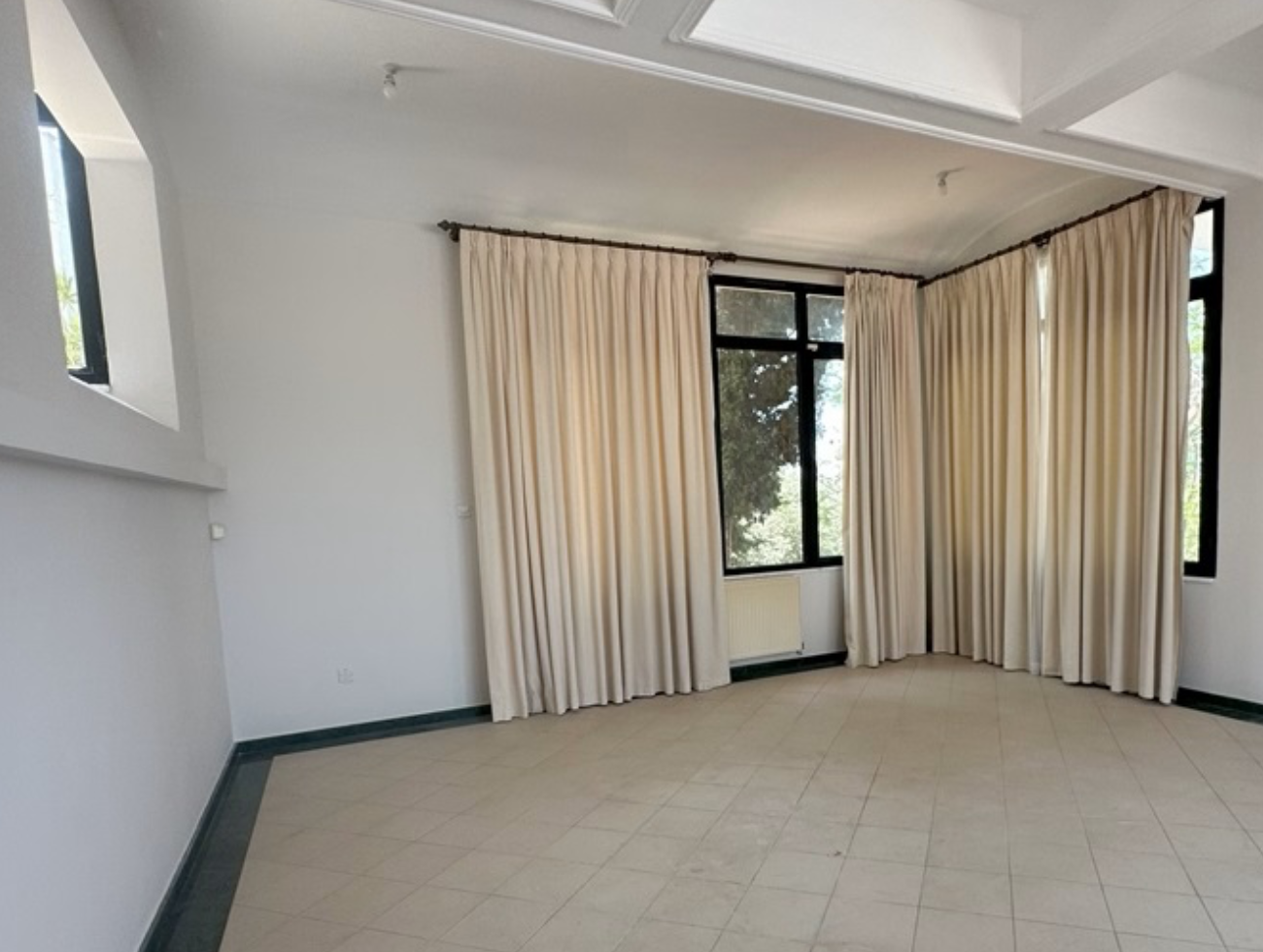 Five Bedroom House - Geroskipou, Paphos image 13