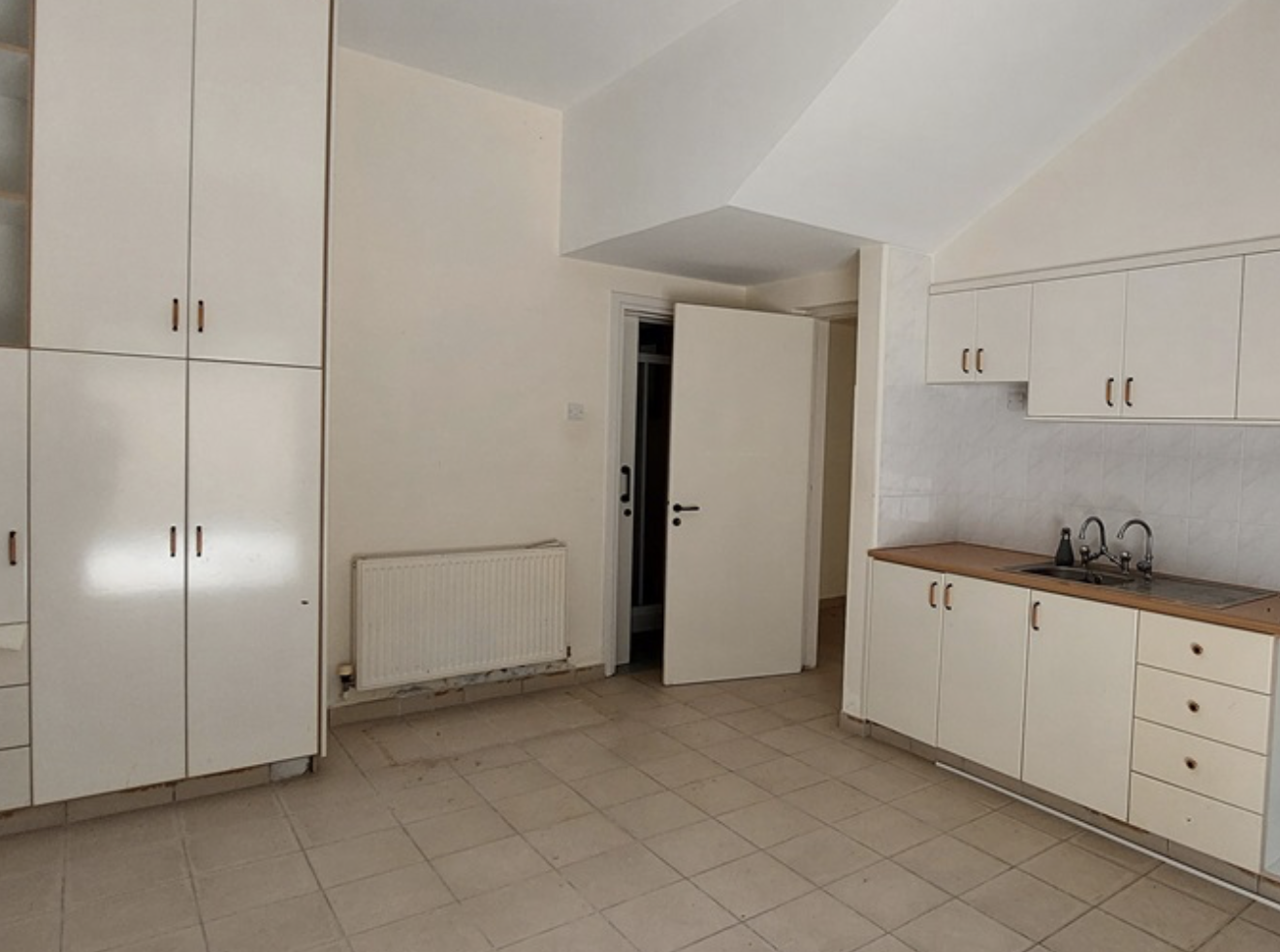 Five Bedroom House - Geroskipou, Paphos image 2