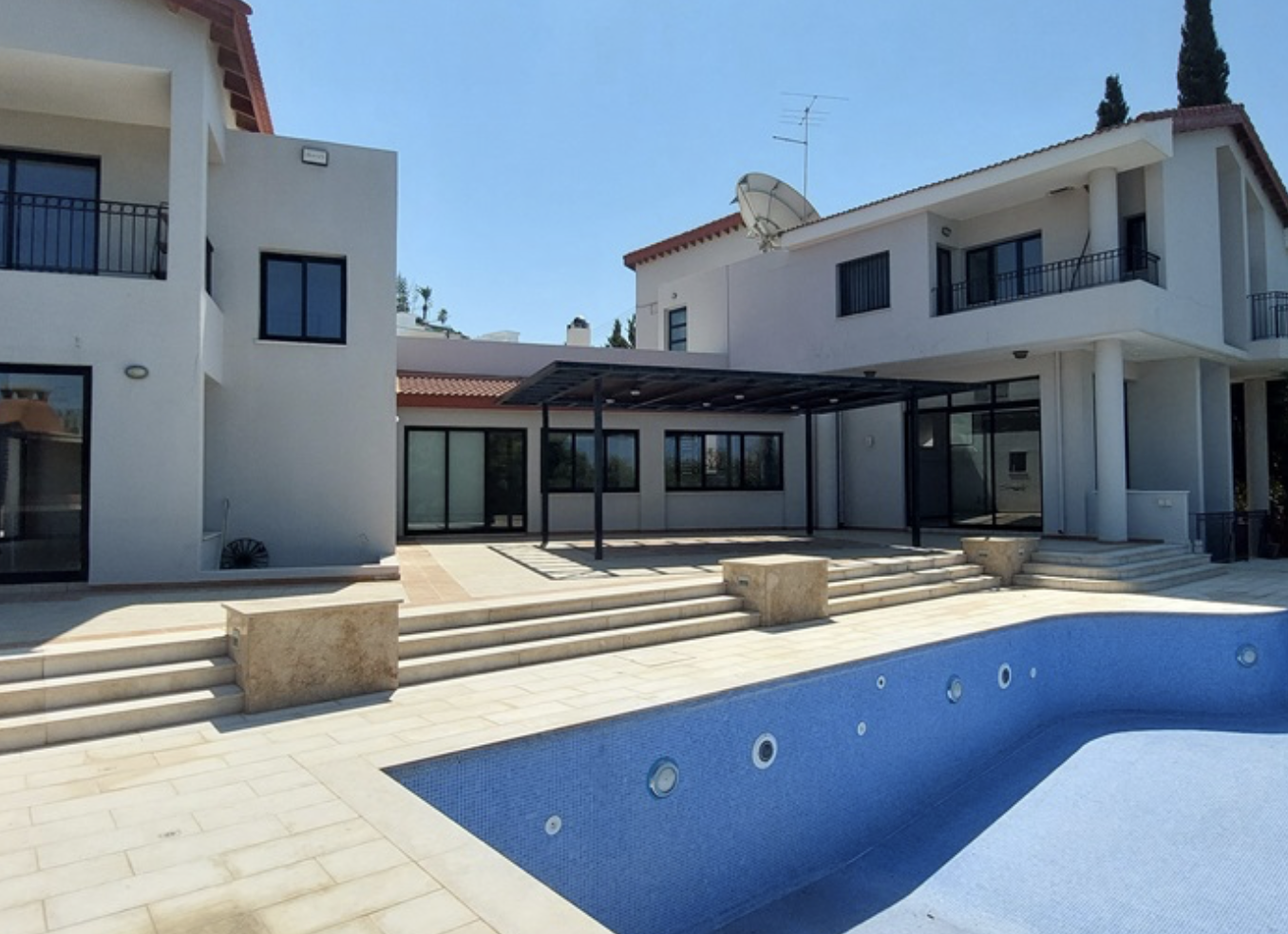 Five Bedroom House - Geroskipou, Paphos image 8