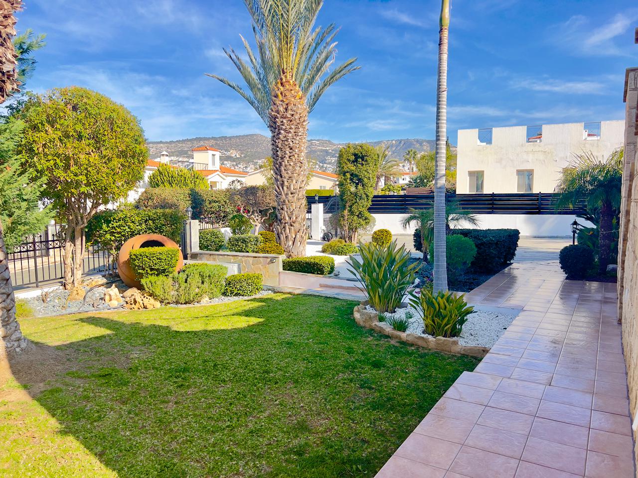 Villa-Peyia / Coral Bay, Paphos