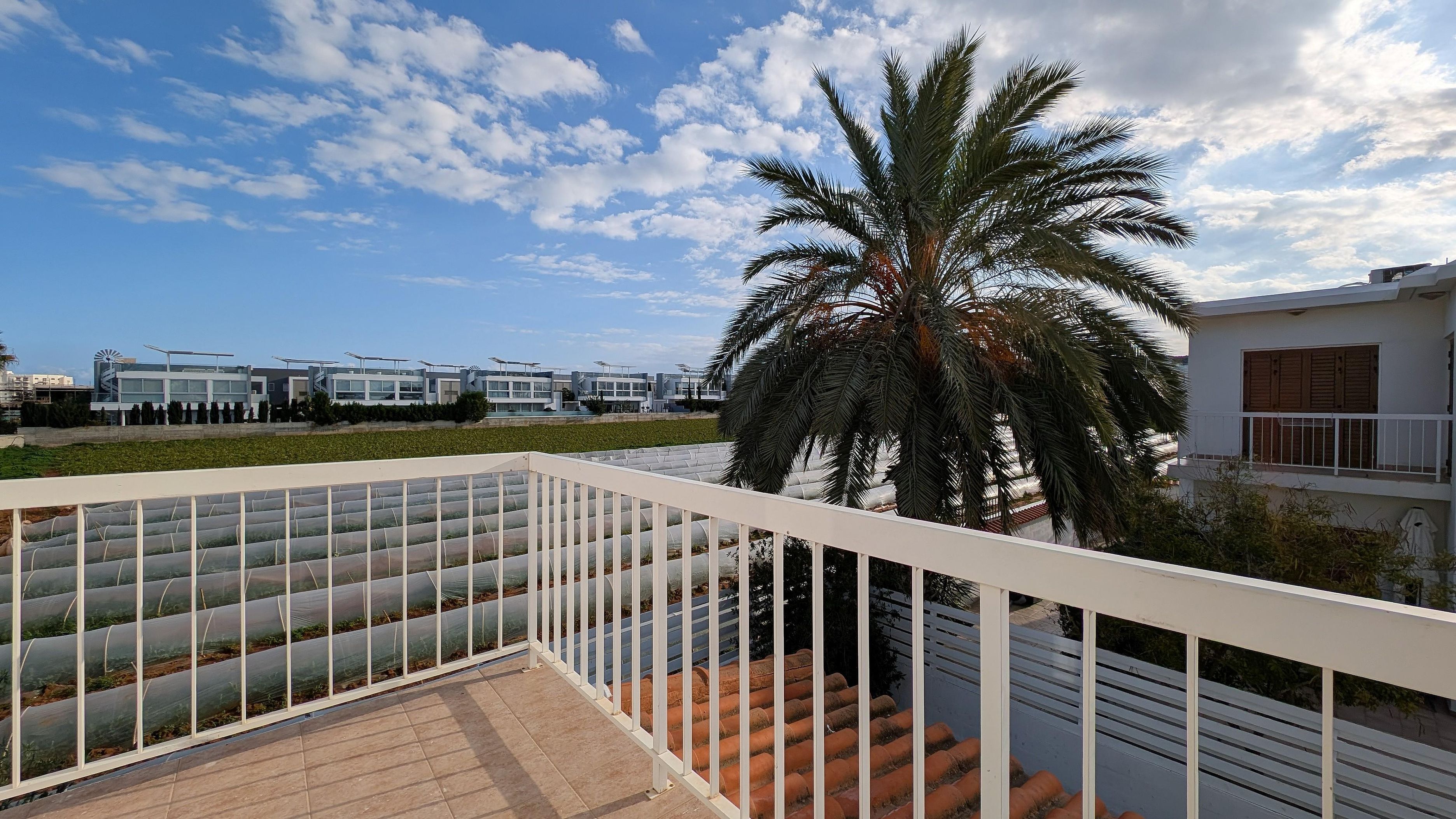 Coastal Living: 3-Bedroom House in Paralimni, Ammochostos image 4