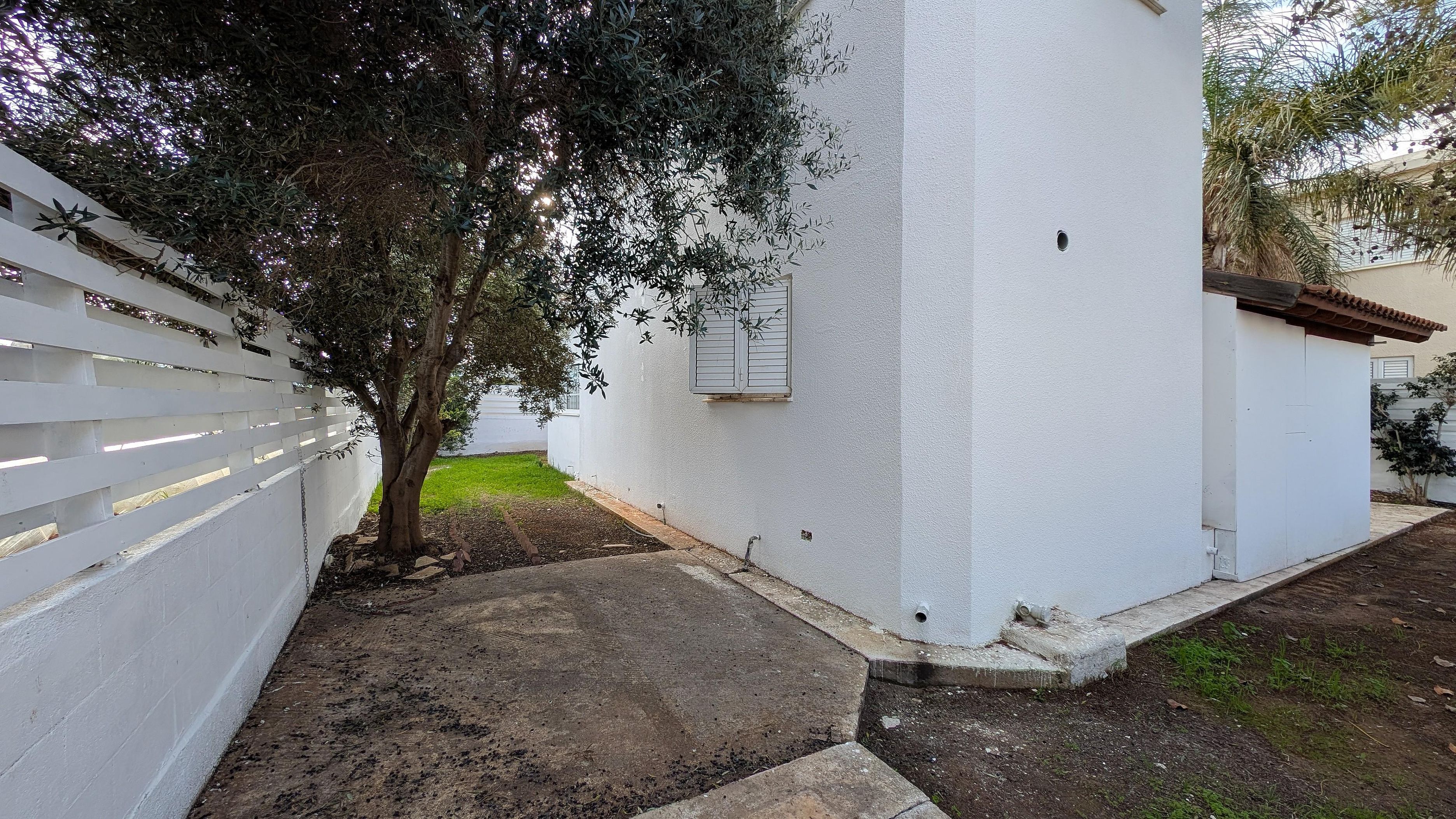 Coastal Living: 3-Bedroom House in Paralimni, Ammochostos image 11