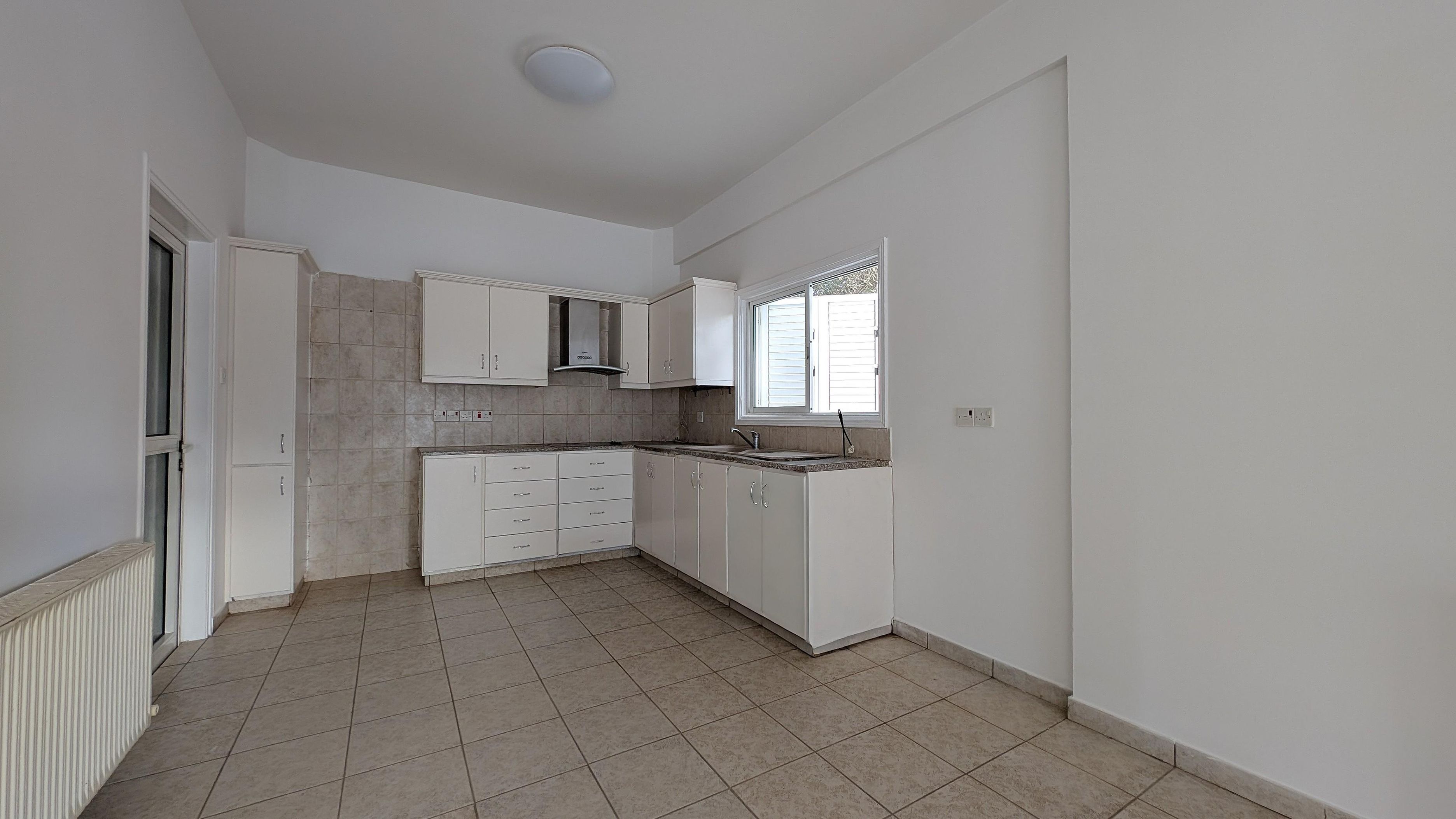 Coastal Living: 3-Bedroom House in Paralimni, Ammochostos image 12