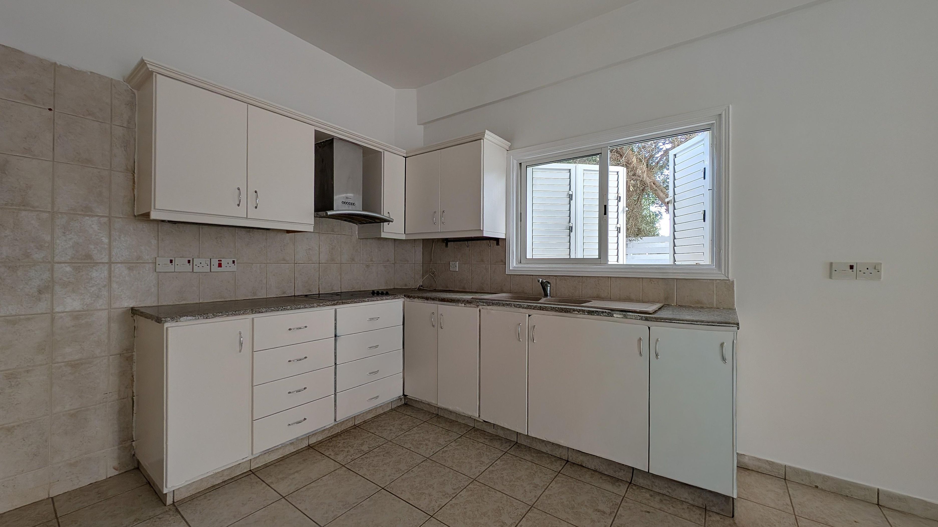 Coastal Living: 3-Bedroom House in Paralimni, Ammochostos image 14