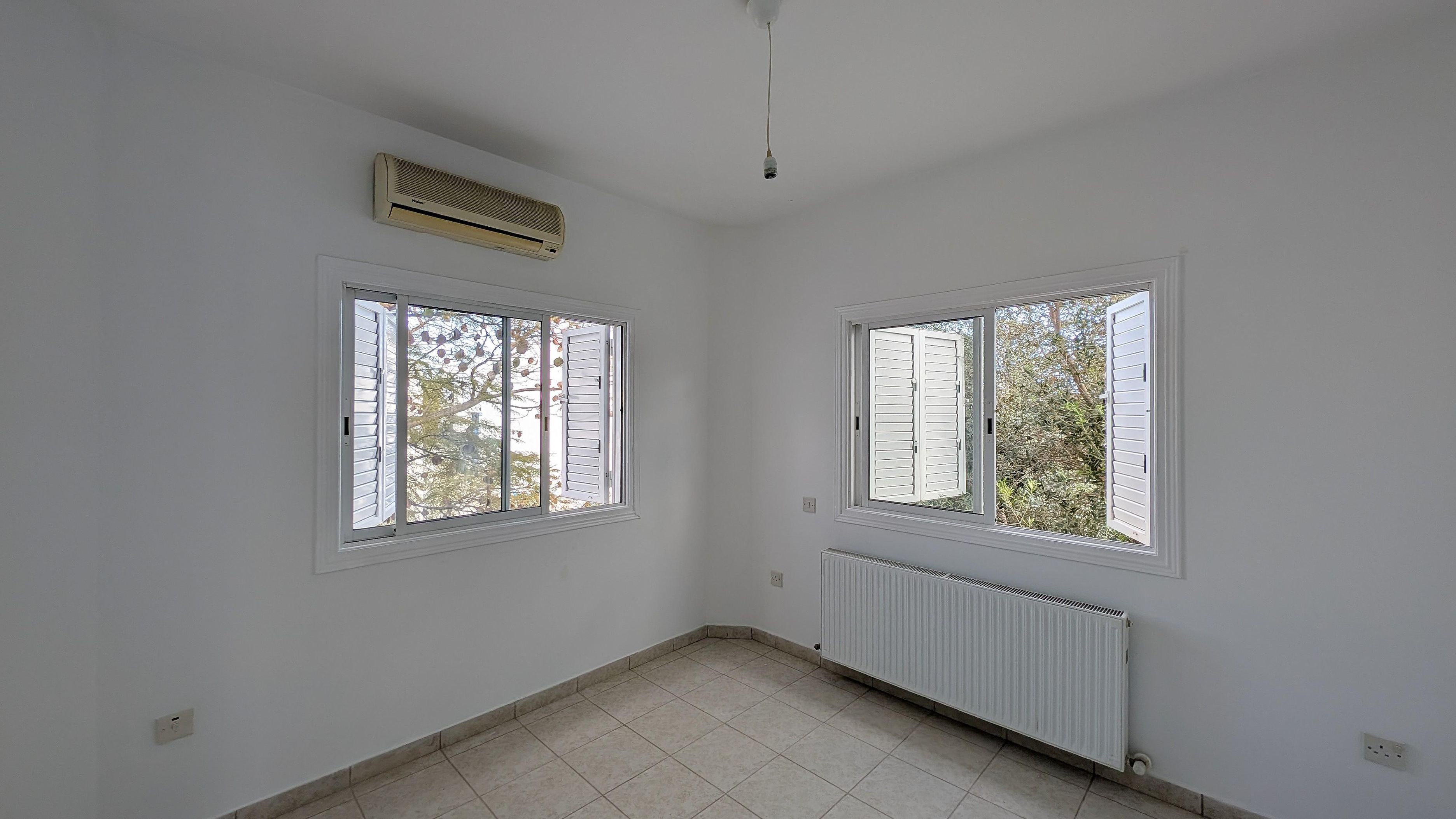 Coastal Living: 3-Bedroom House in Paralimni, Ammochostos image 15