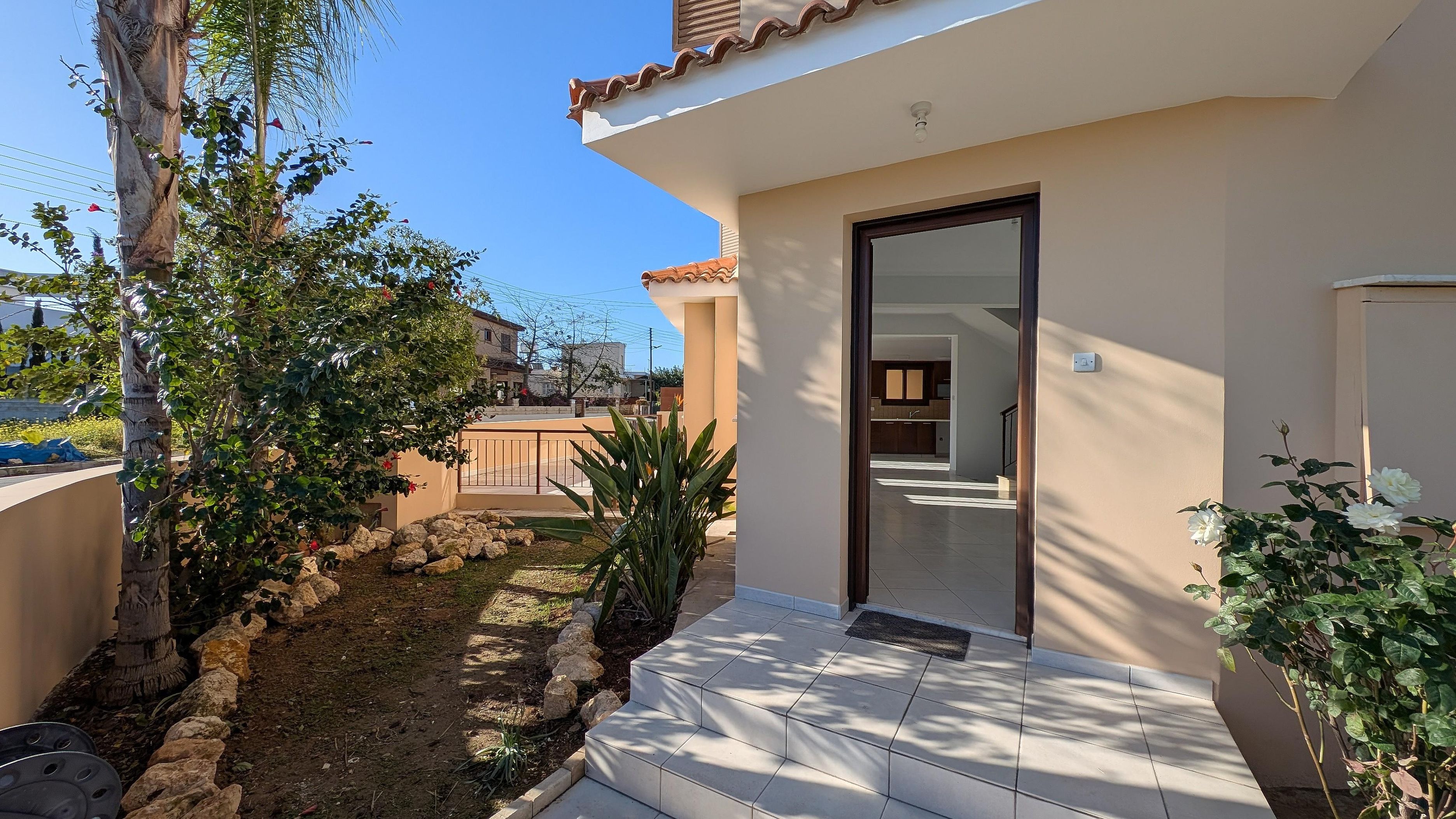Two-Storey Semi-Detached House in Psimolofou, Nicosia image 4