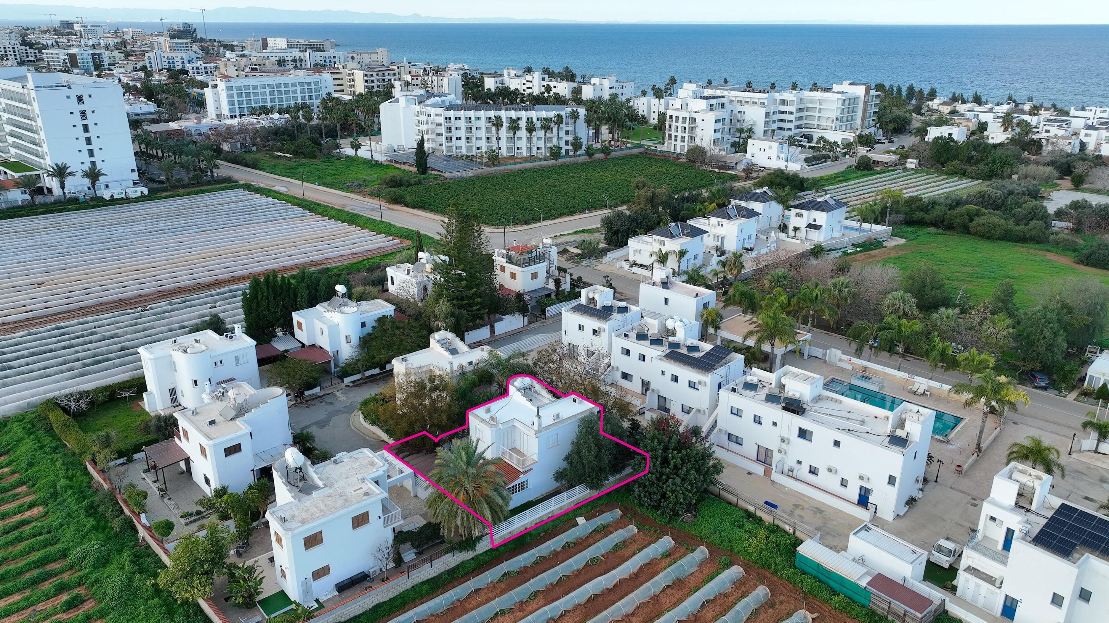 Coastal Living: 3-Bedroom House in Paralimni, Ammochostos image 5