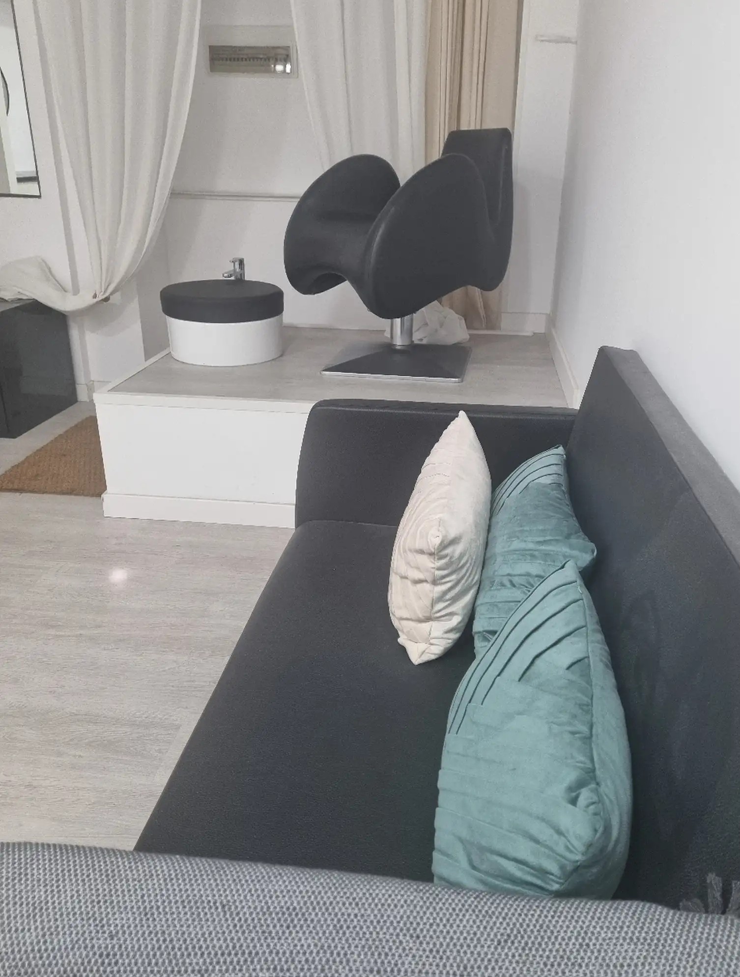 Shop- Agios antonios , Nicosia image 4