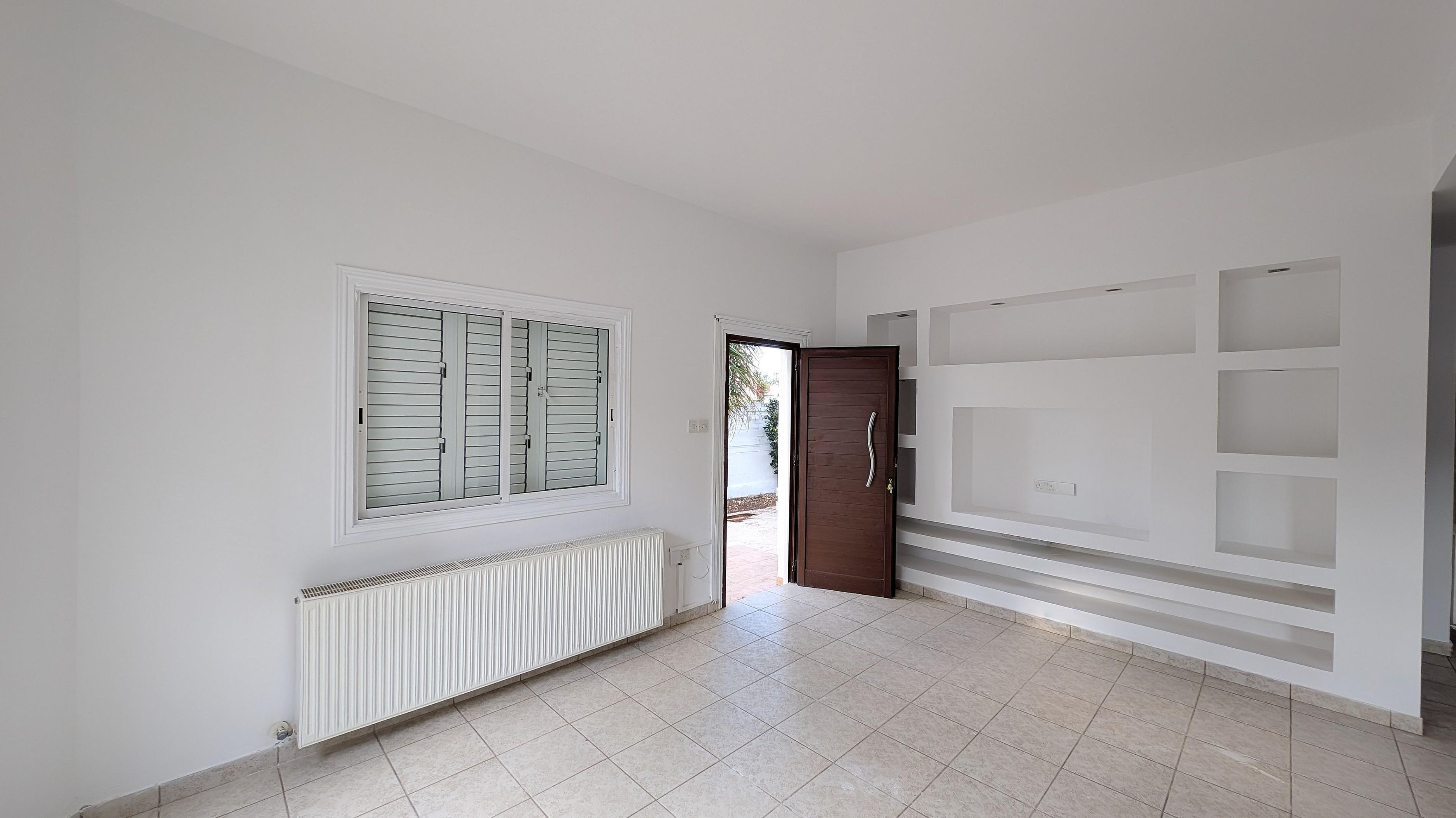 Coastal Living: 3-Bedroom House in Paralimni, Ammochostos image 17