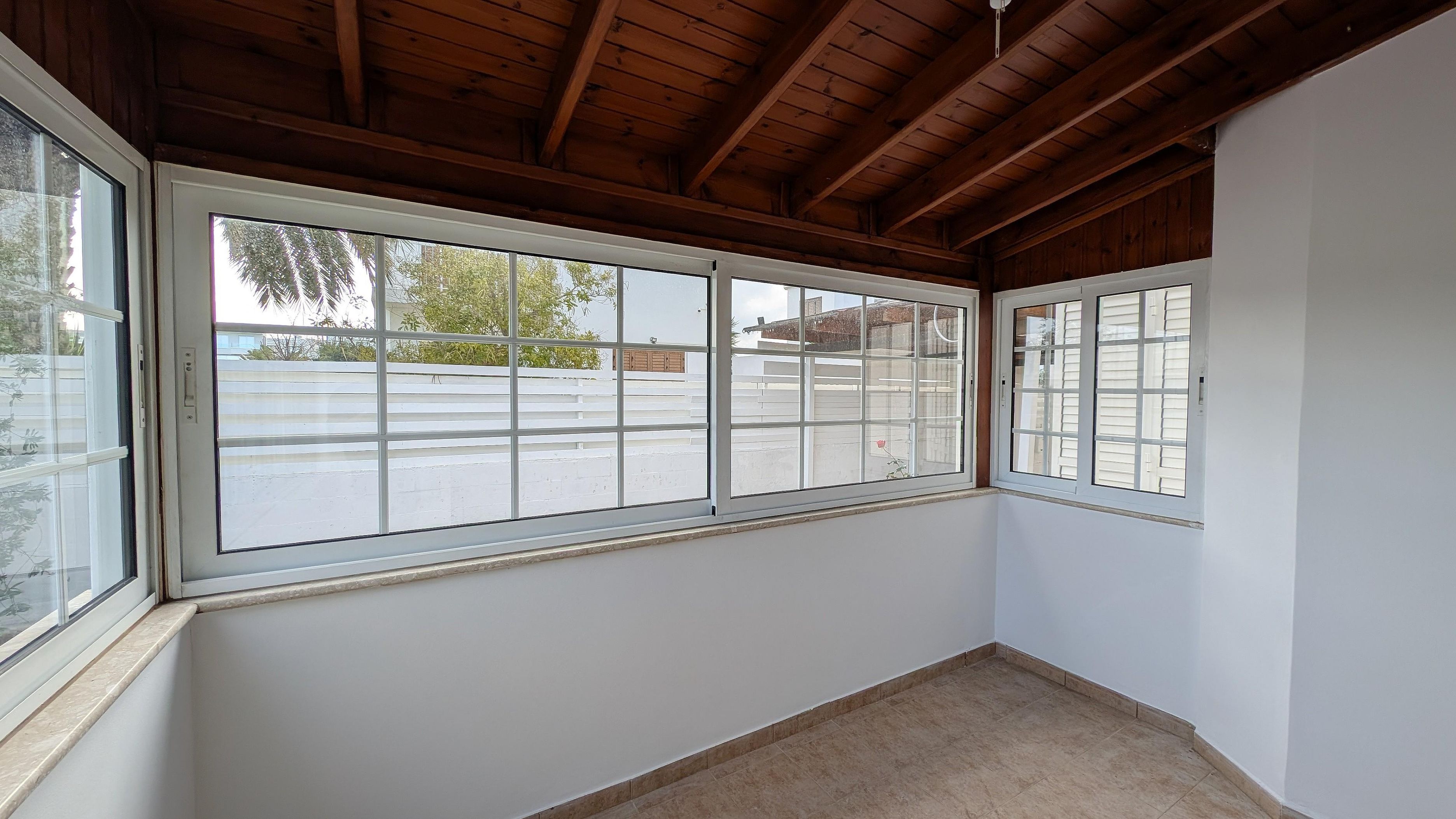 Coastal Living: 3-Bedroom House in Paralimni, Ammochostos image 20