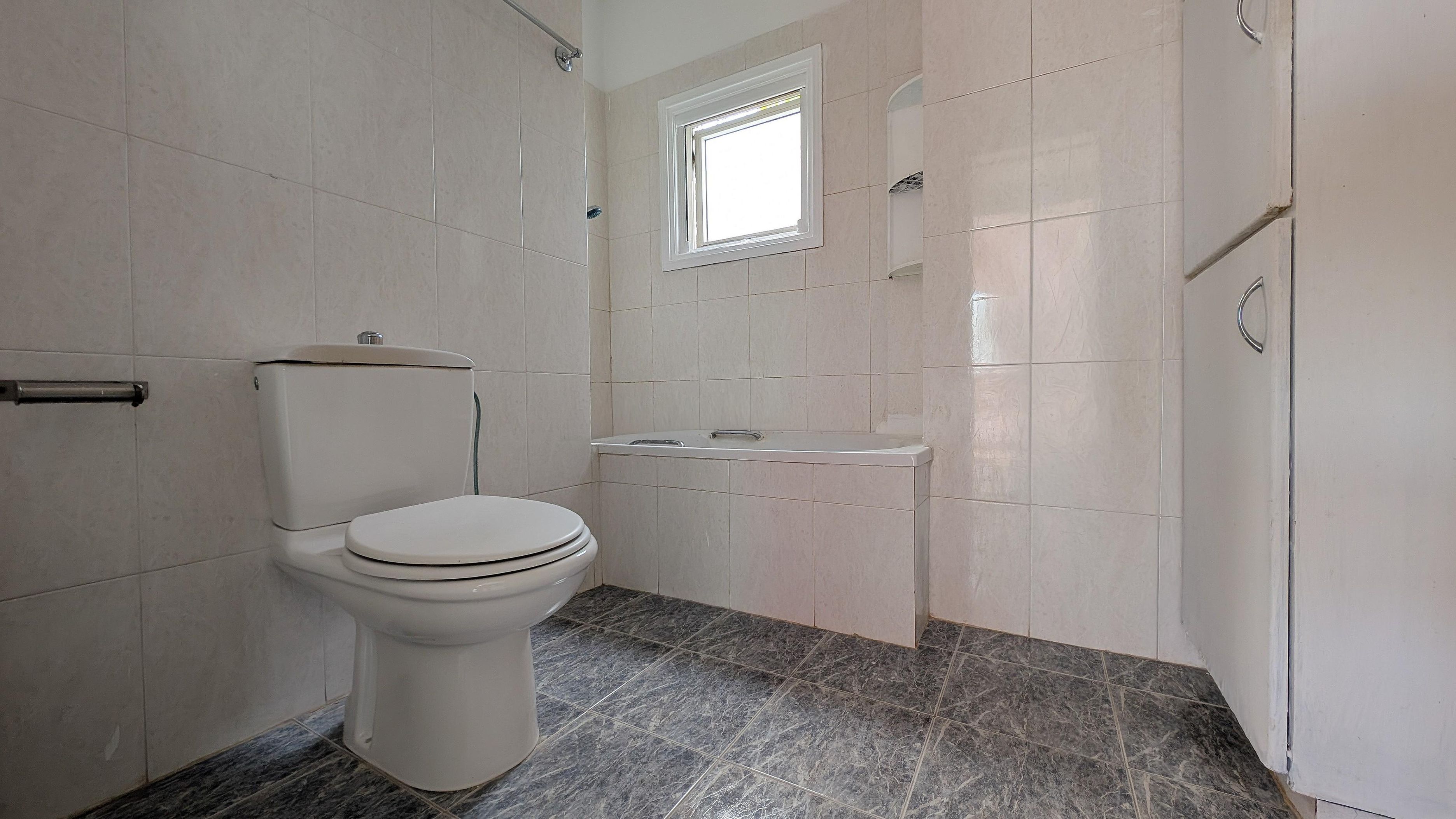 Coastal Living: 3-Bedroom House in Paralimni, Ammochostos image 21