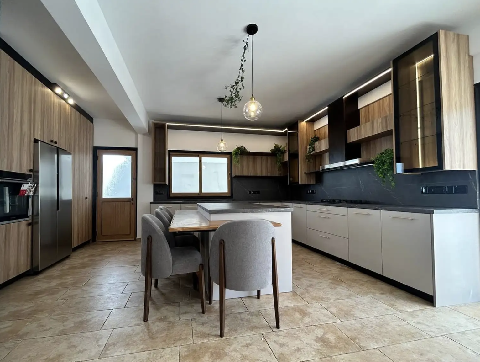 🔥 Renovated 4-Bedroom House in Engomi – Fully Furnished | €450,000 image 3