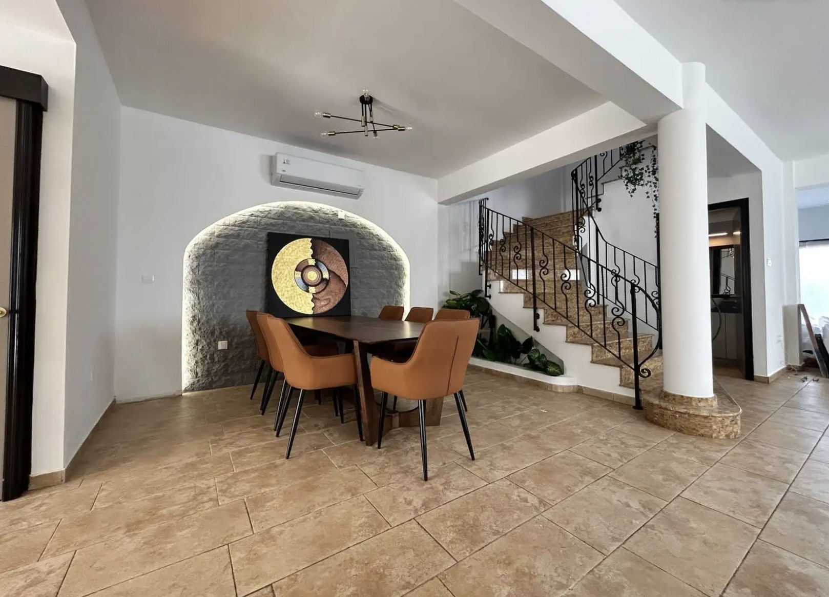 🔥 Renovated 4-Bedroom House in Engomi – Fully Furnished | €450,000 image 5