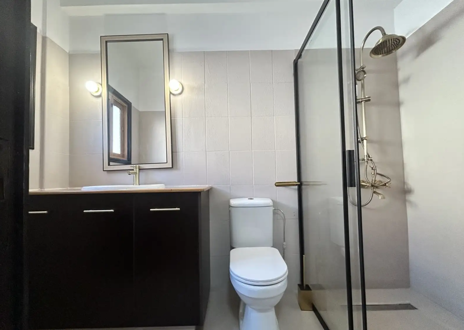 🔥 Renovated 4-Bedroom House in Engomi – Fully Furnished | €450,000 image 9