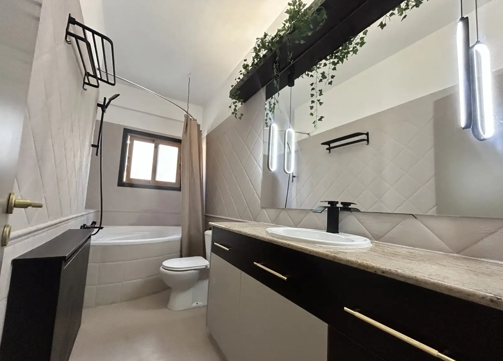 🔥 Renovated 4-Bedroom House in Engomi – Fully Furnished | €450,000 image 11