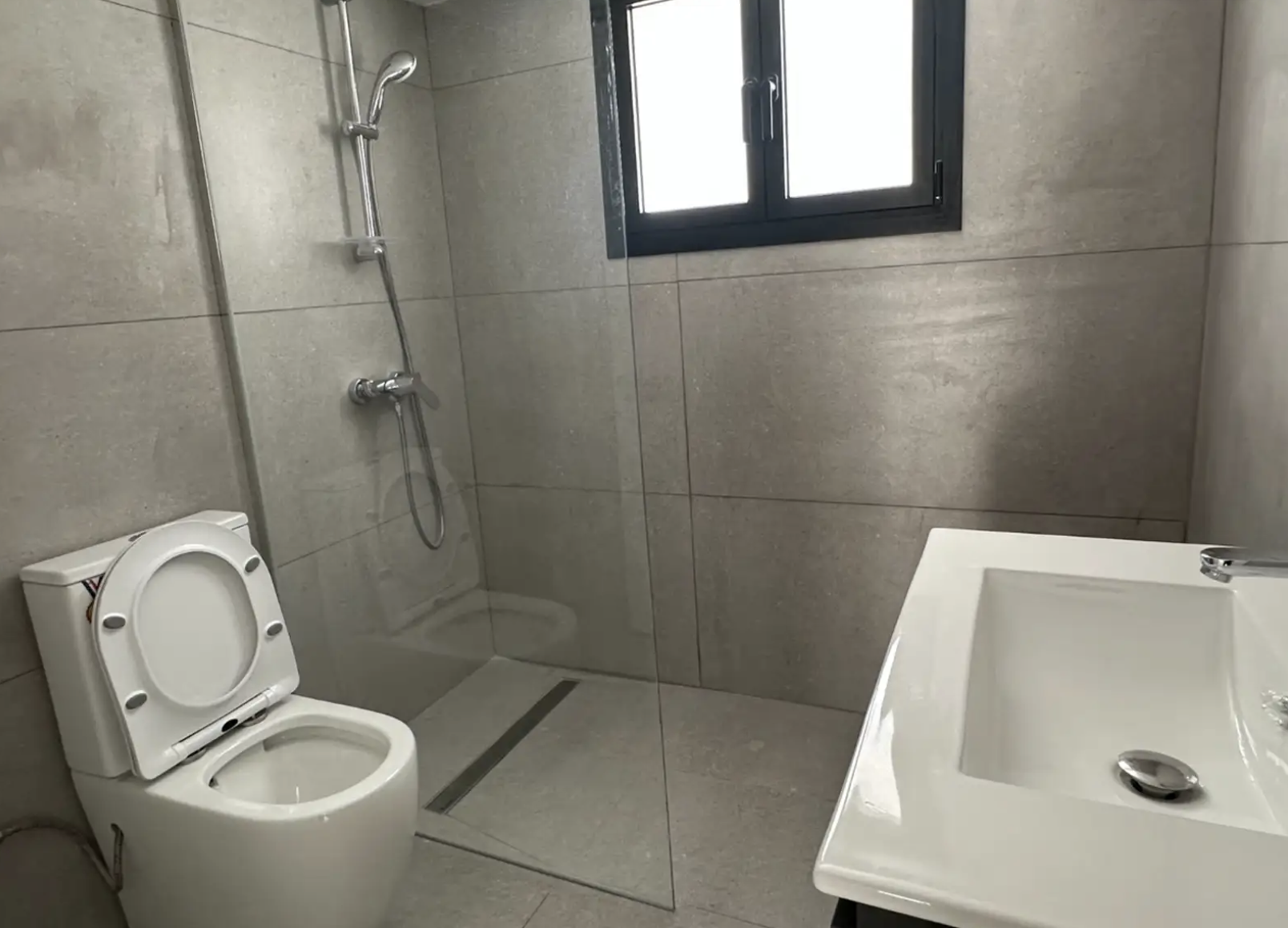 🔥 Spacious 3-Bedroom Semi-Detached House for Rent – Garden & A/C 🌿🏡 image 8