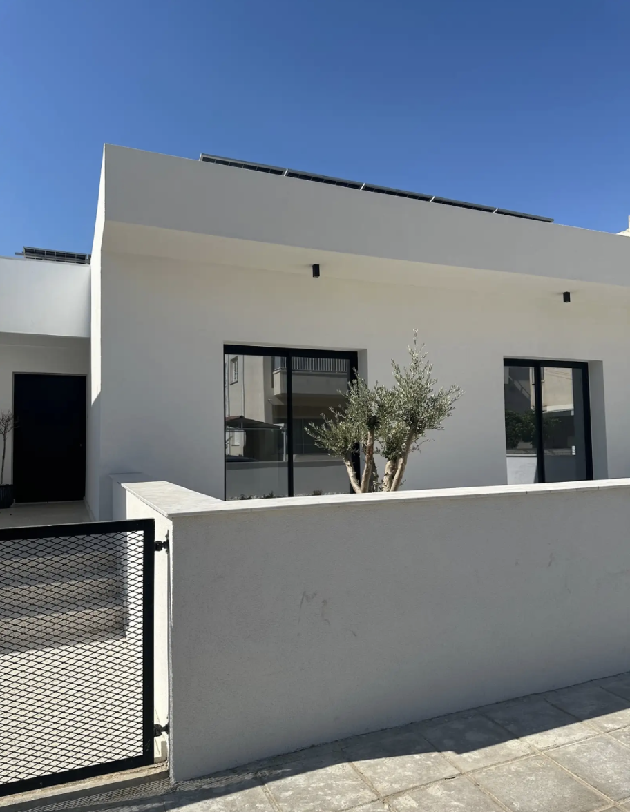 🔥 Spacious 3-Bedroom Semi-Detached House for Rent – Garden & A/C 🌿🏡