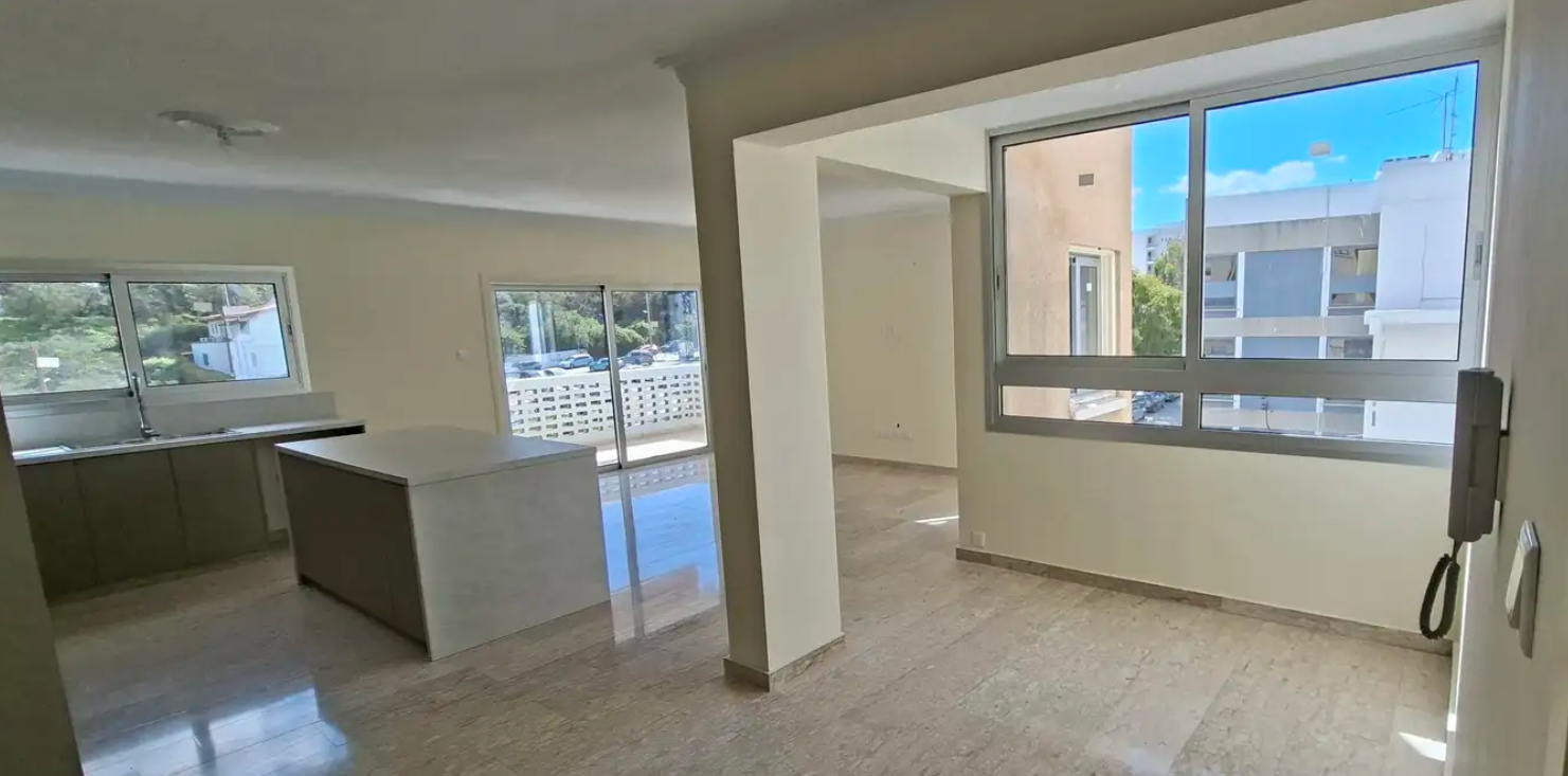 4 Bedroom Apartment - Agioi Omologites, Nicosia image 4