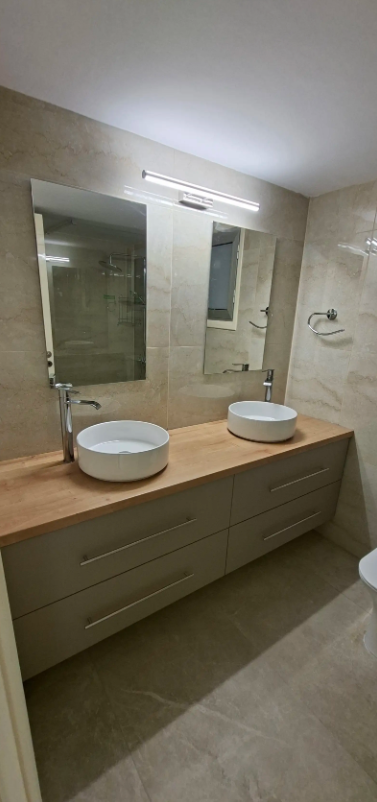 4 Bedroom Apartment - Agioi Omologites, Nicosia image 7