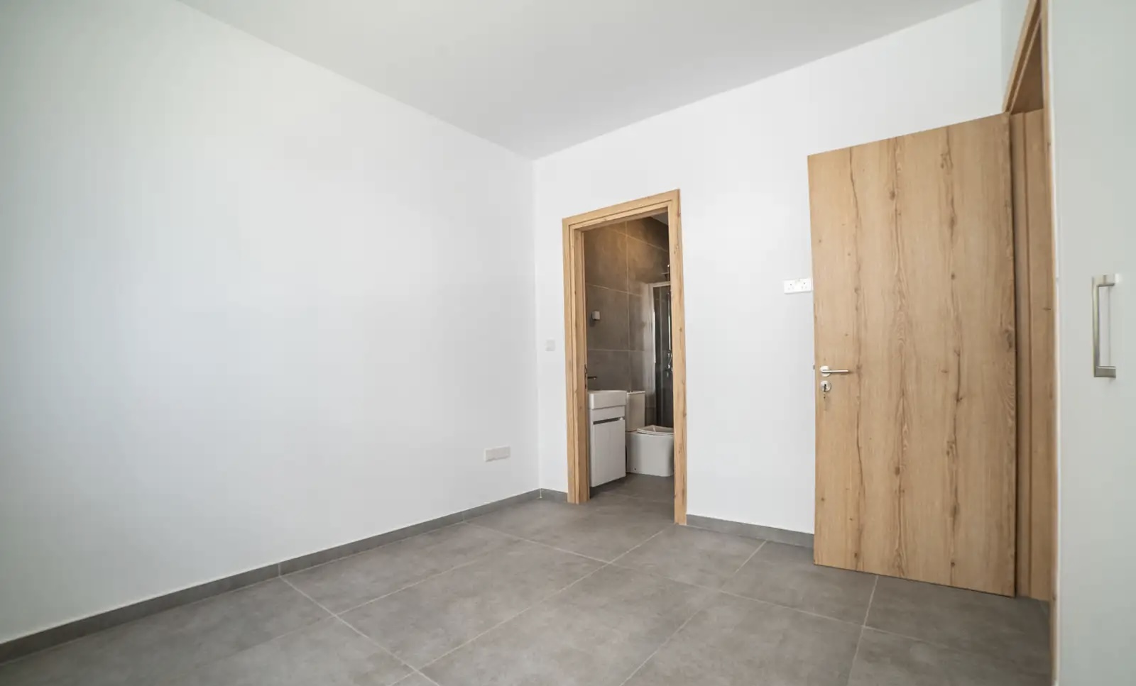 Three bedroom apartment for rent in Strovolos, Nicosia image 4