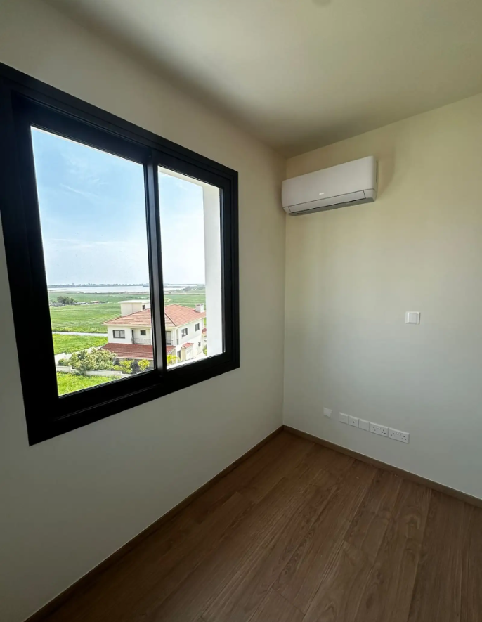 One Bedroom Apartment - Finikoudes, Larnaca image 8