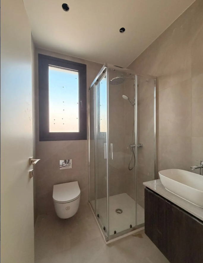 One Bedroom Apartment - Finikoudes, Larnaca image 10